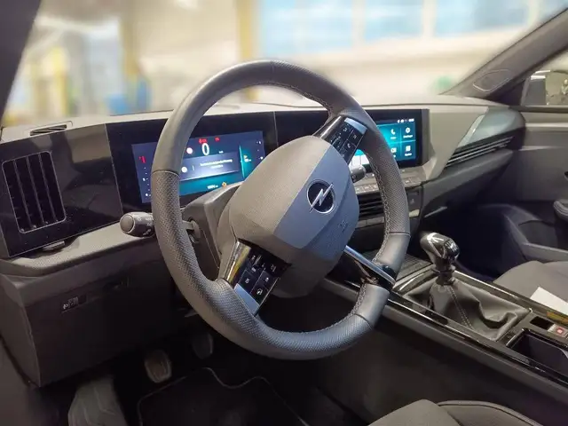 Opel Astra view 13