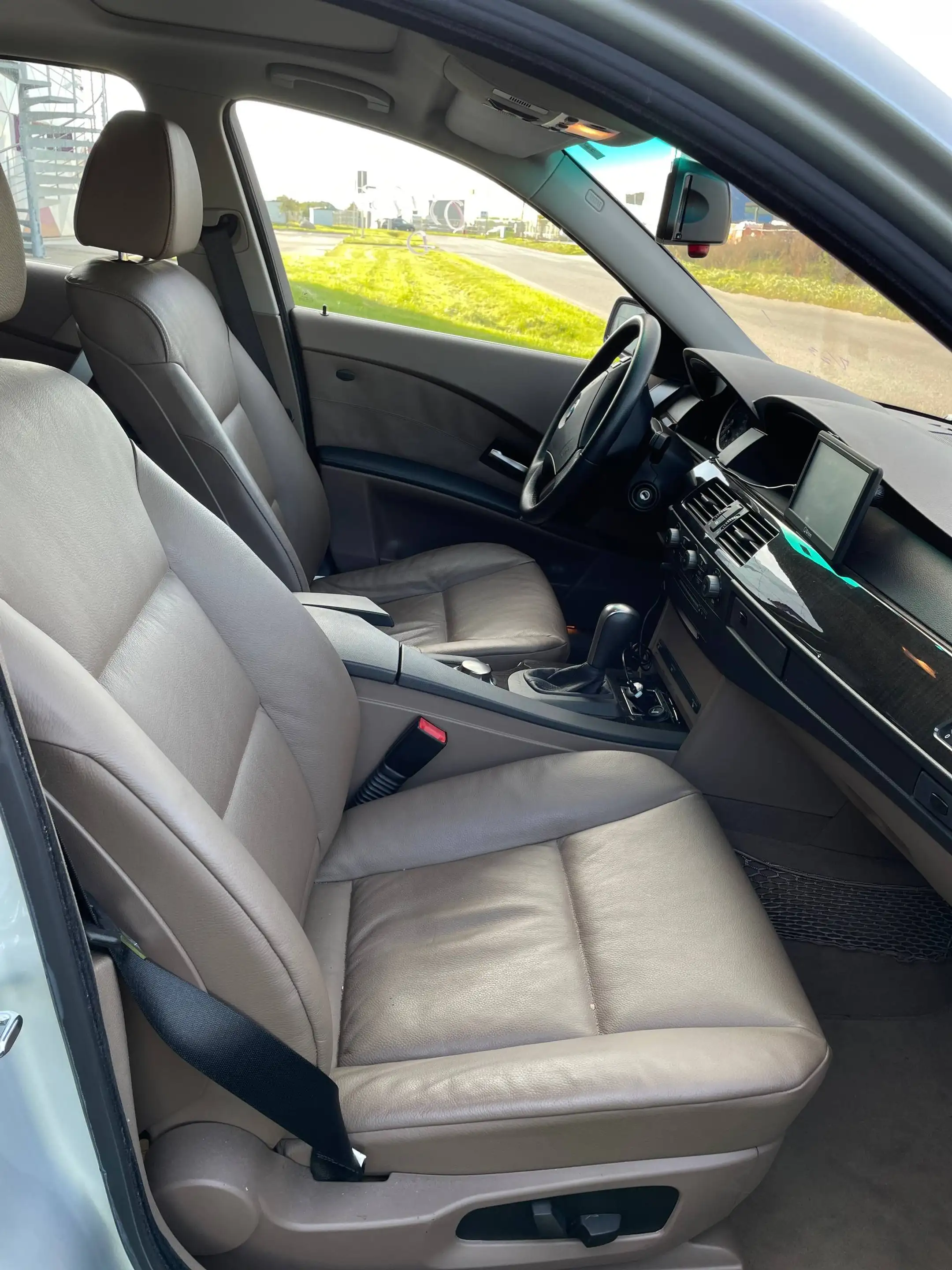 BMW 530 530i — photo 10