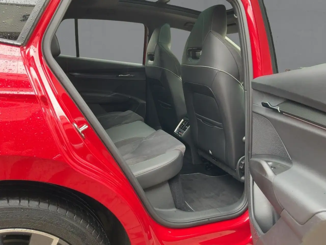 Skoda Enyaq iV 80x Sportline LEDER+NAV+AHK+PANO+CANTON, миниатюра 13