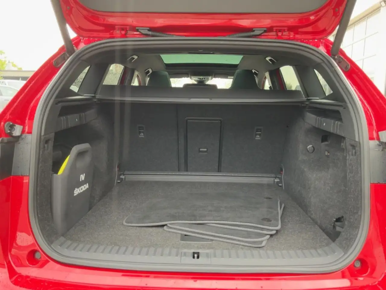Skoda Enyaq iV 80x Sportline LEDER+NAV+AHK+PANO+CANTON, миниатюра 14