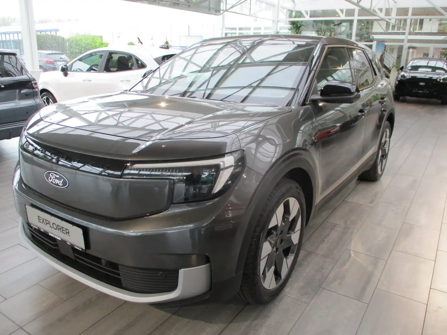 Ford Explorer Premium AWD Grau - 2