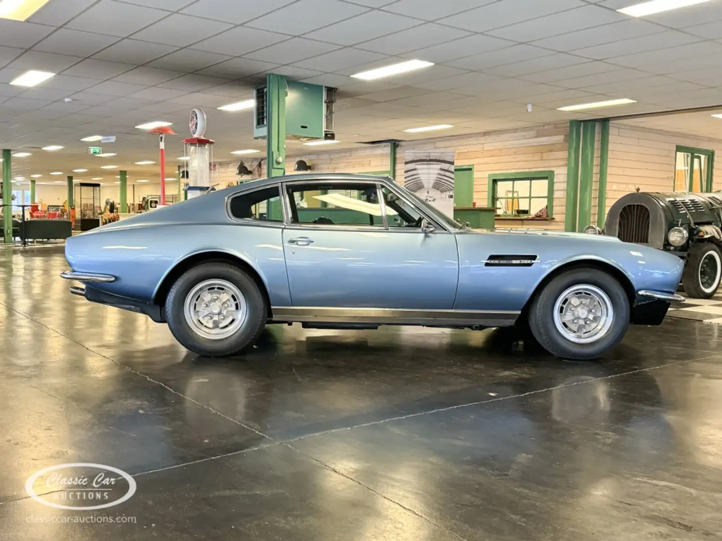 Aston Martin DBS V8  - ONLINE AUCTION Modrá - 2