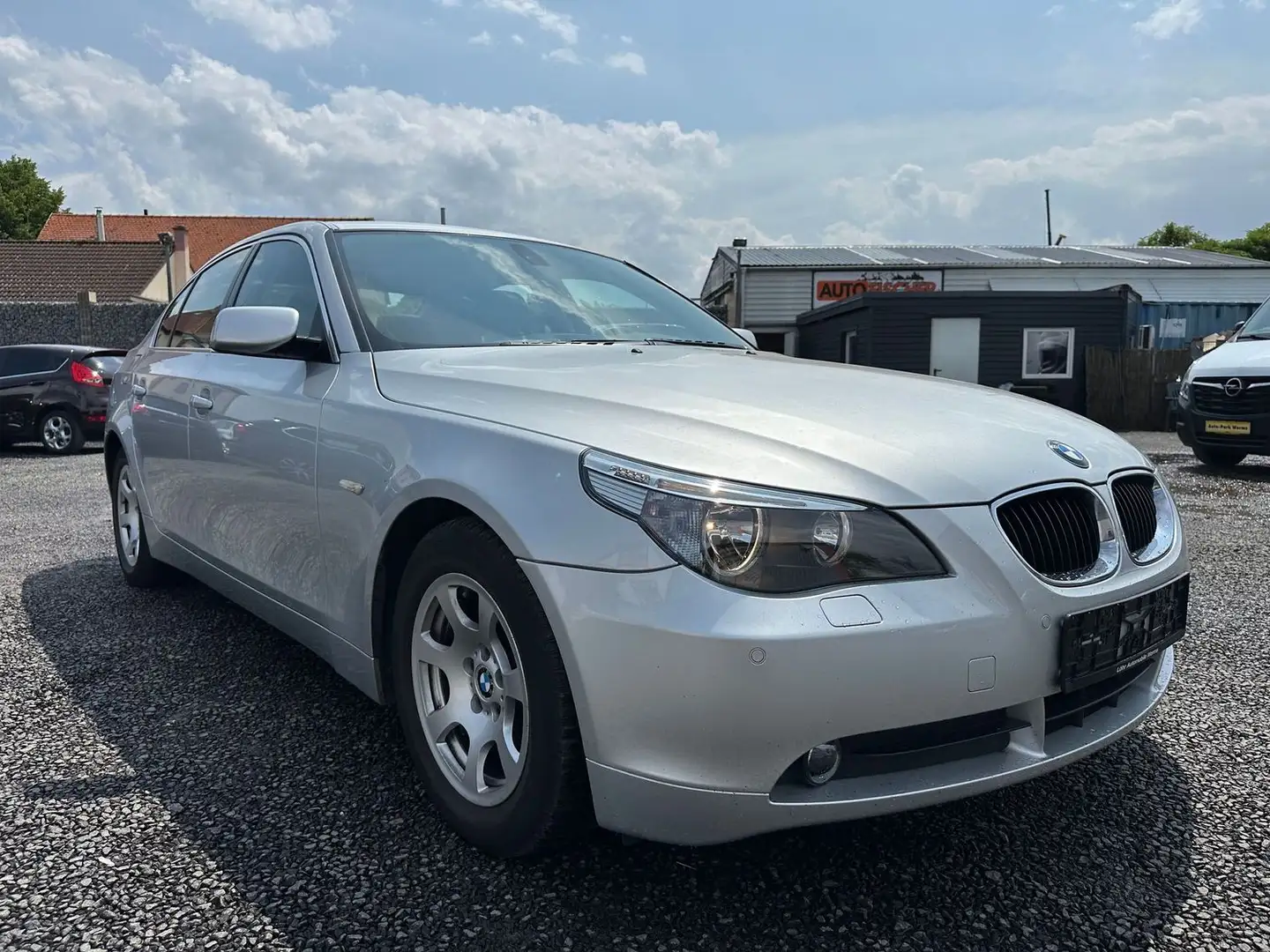 BMW 523 i  Automatik  Leder  Navi  PDC Plateado - 1