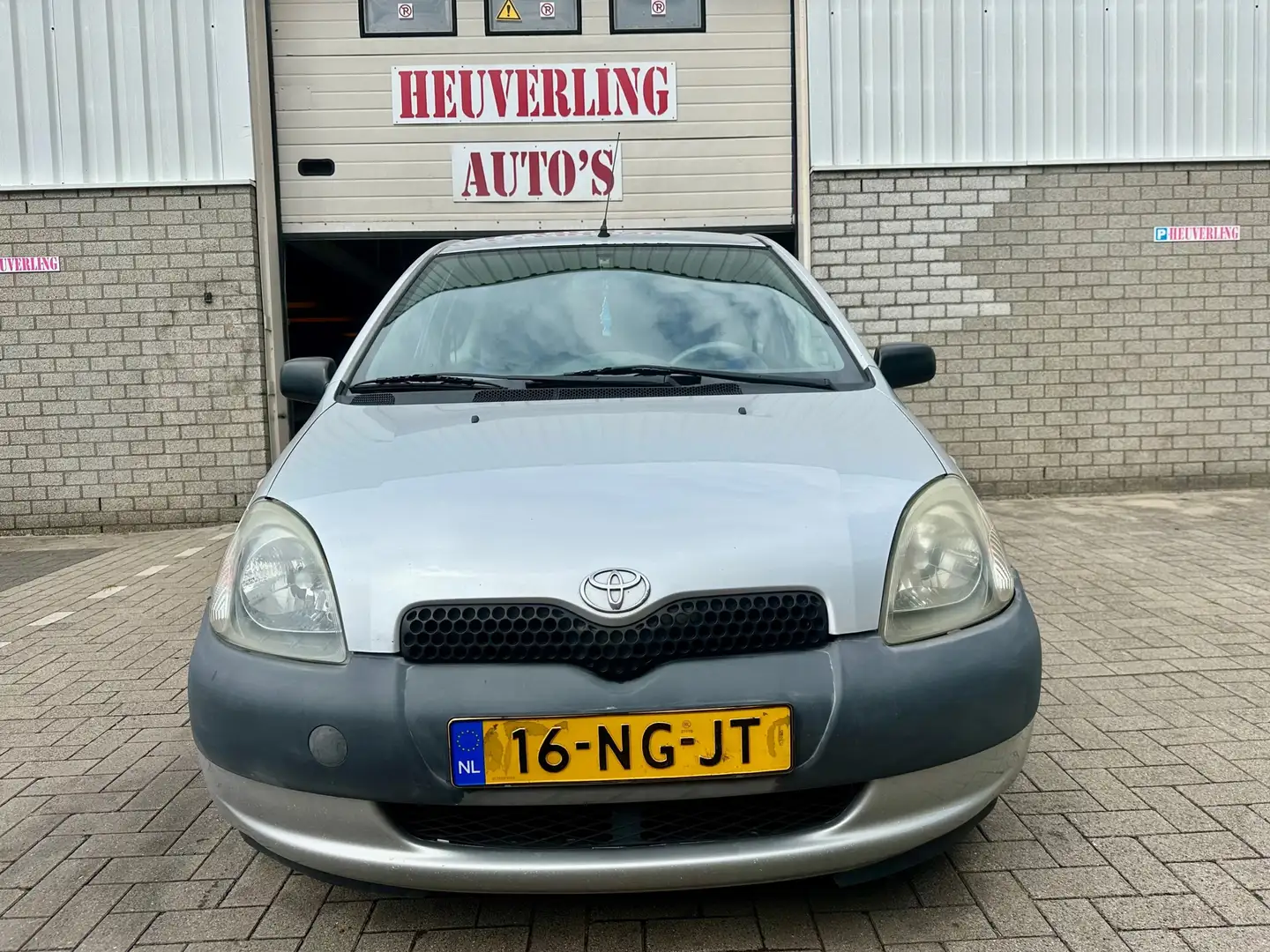 Toyota Yaris 1.0-16V VVT-i YORIN | APK | Stuurbekrachtiging Grijs - 2