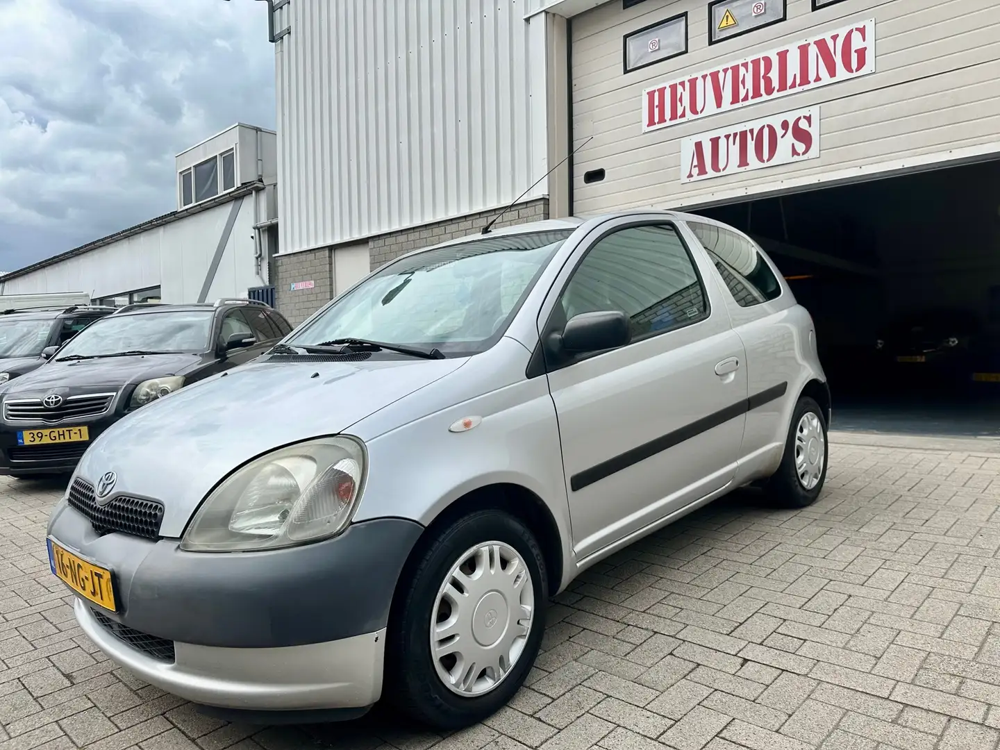 Toyota Yaris 1.0-16V VVT-i YORIN | APK | Stuurbekrachtiging Grijs - 1
