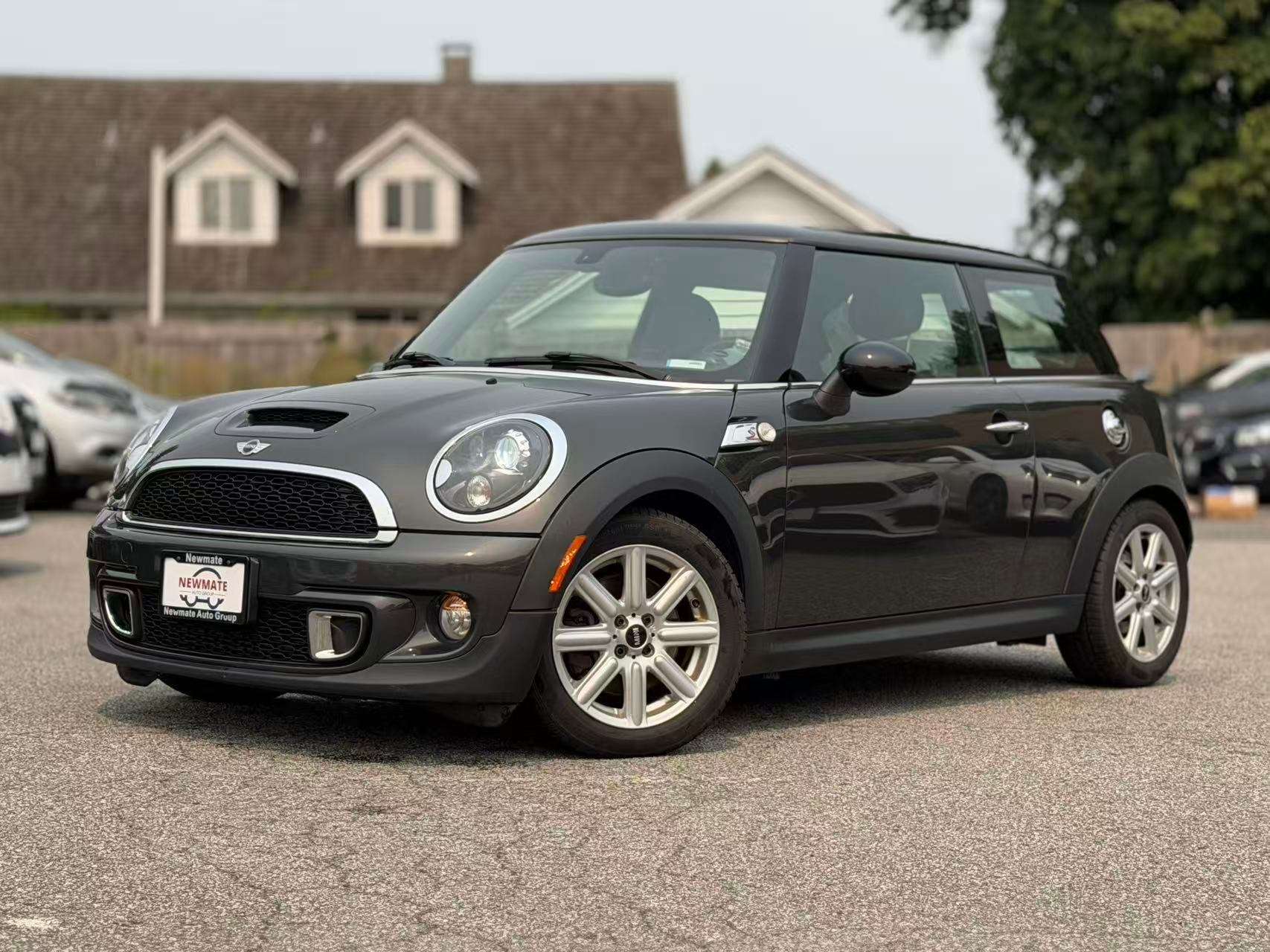 2013 MINI 3 Door S 6MT. LOW KILOMETRES. SECOND SET OF TIRES.