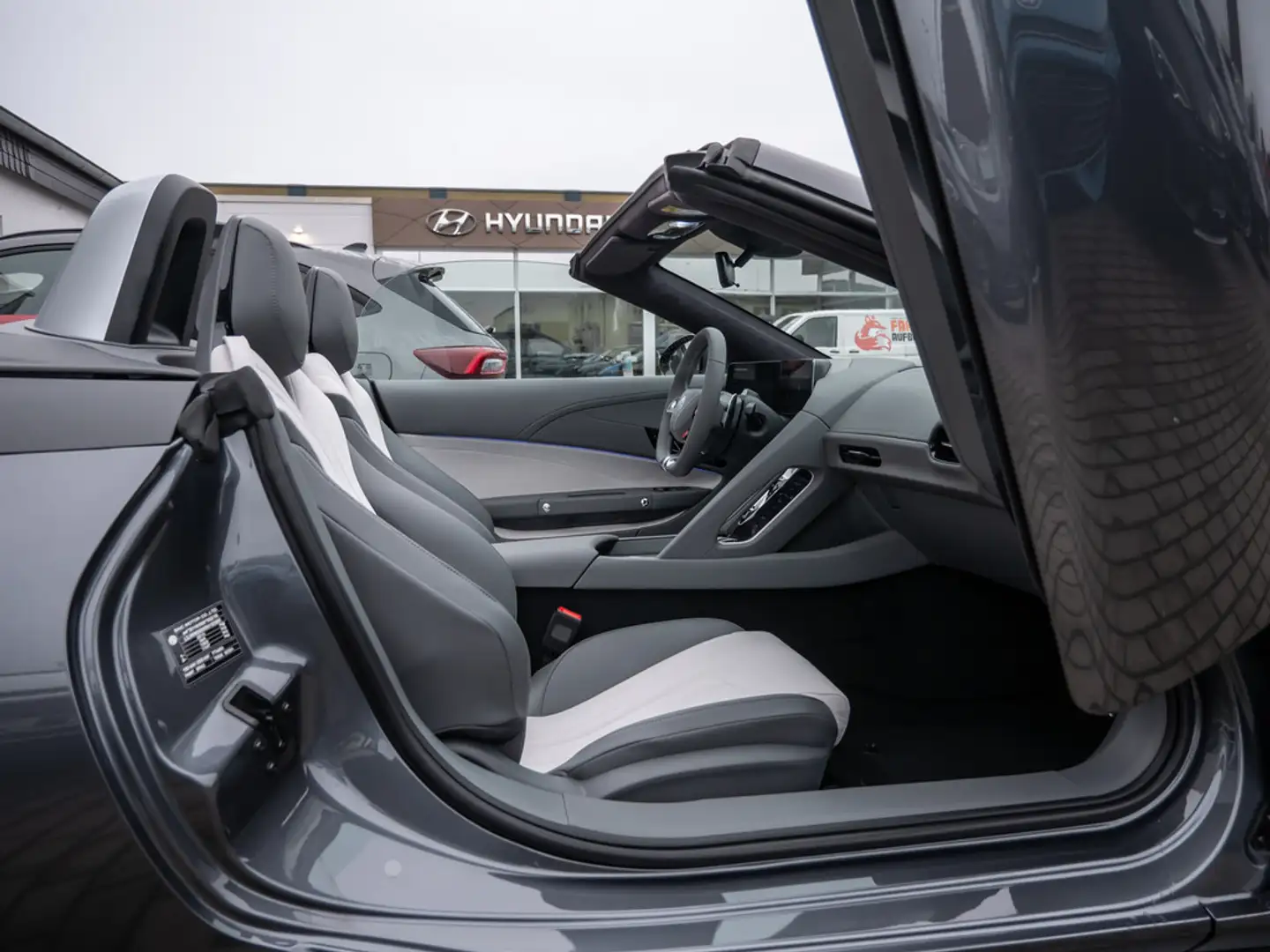 MG Cyberster 375 kW AWD Xpower SHZ W-LAN ACC LED Grau - 2
