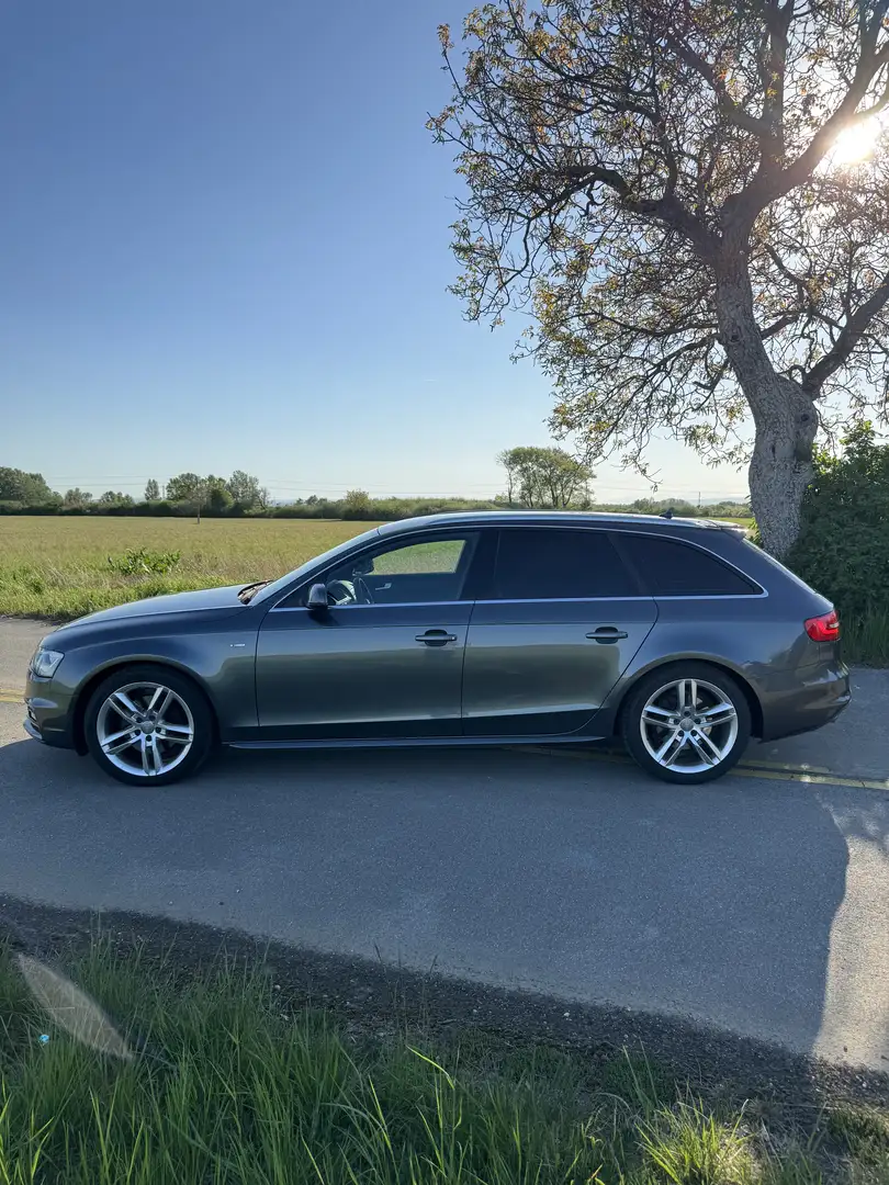 Audi A4 Avant 2.0 TDI 3 x s line (top gepflegt) Grau - 2