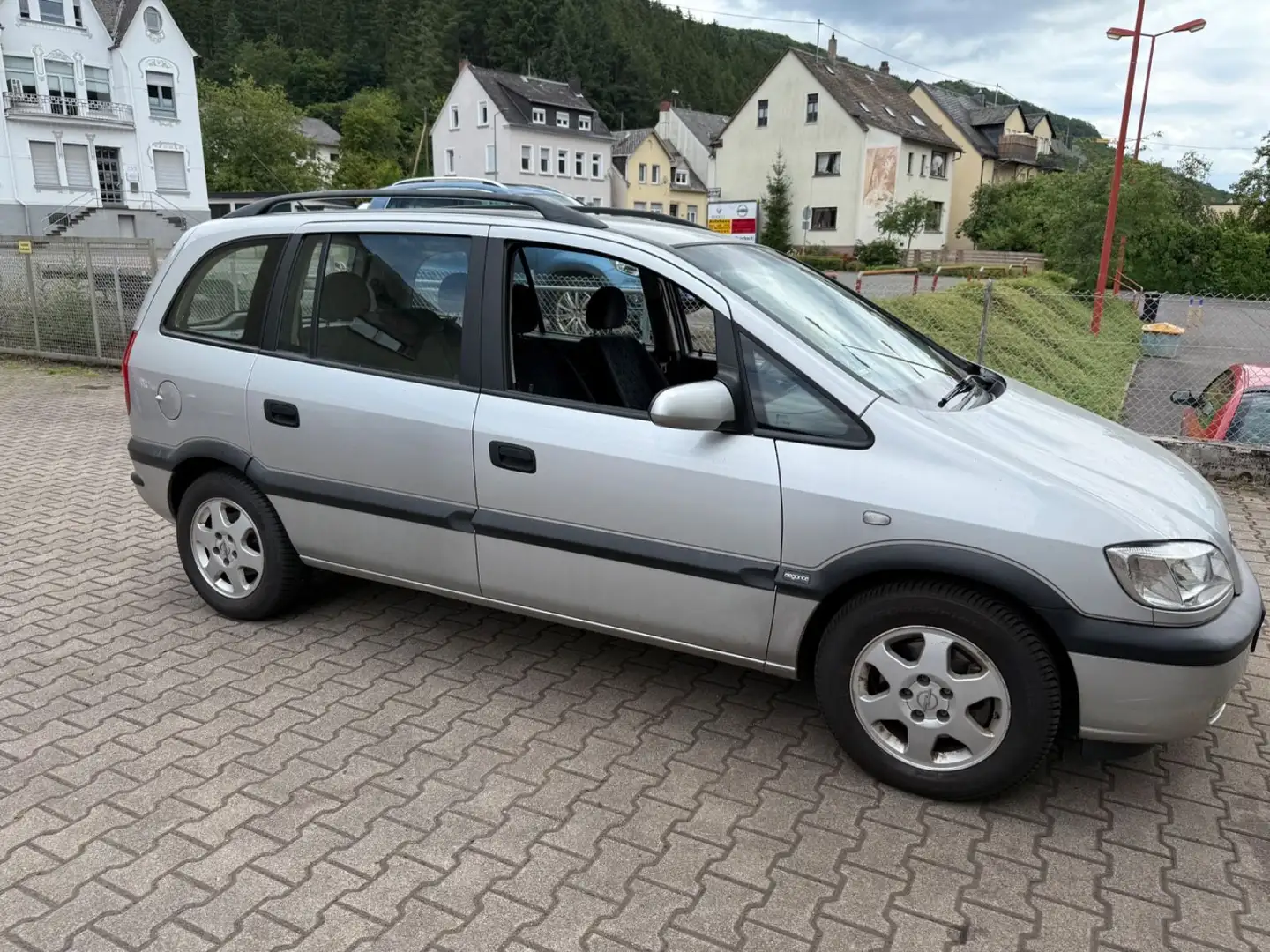 Opel Zafira 1.8 16V Elegance, 7 Sitze, 121000 km, Alu Argent - 1