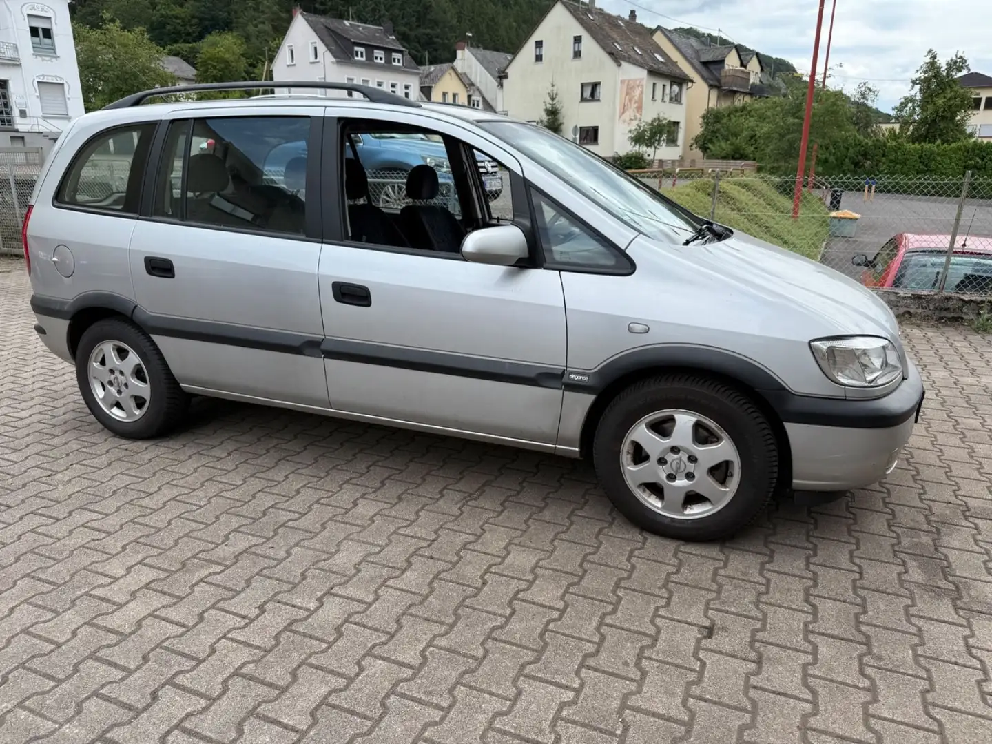Opel Zafira 1.8 16V Elegance, 7 Sitze, 121000 km, Alu Argent - 2