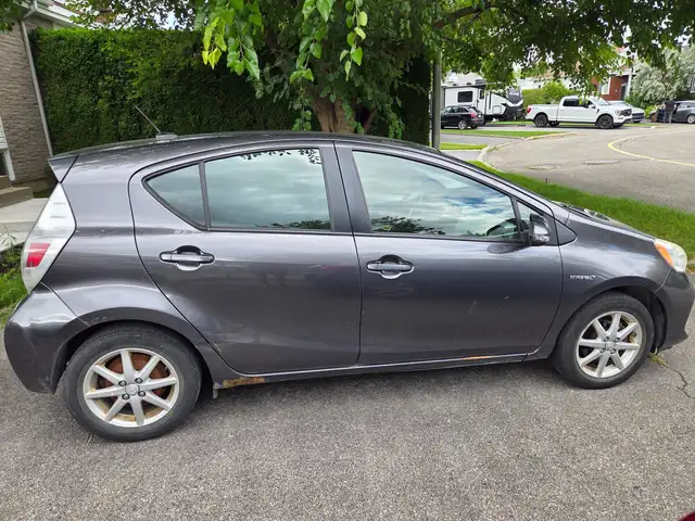 Toyota Prius c 2012 — photo 4