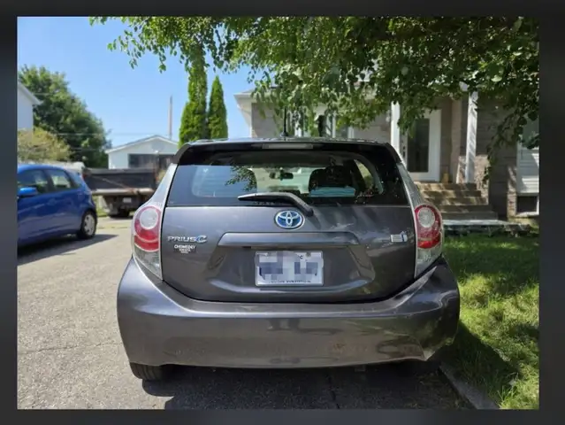 Toyota Prius c 2012 — photo 3
