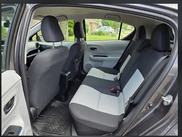 Toyota Prius c 2012 — photo 7