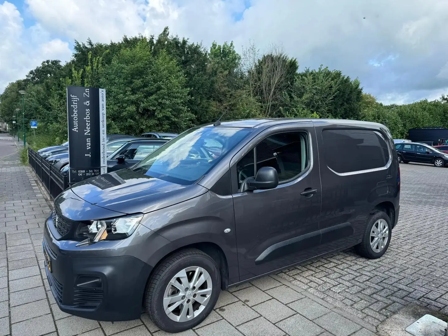 Peugeot Partner 1.5 BlueHDI Premium Gris - 1