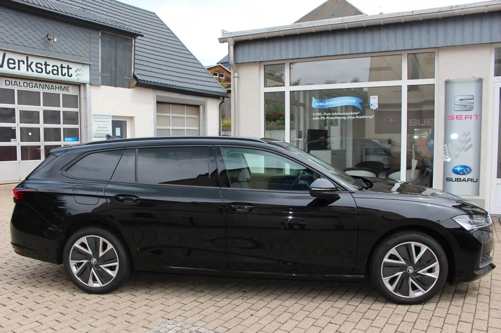 Skoda Superb Combi 2.0 TDI 110kW Selection Standheiz. Schwarz - 2