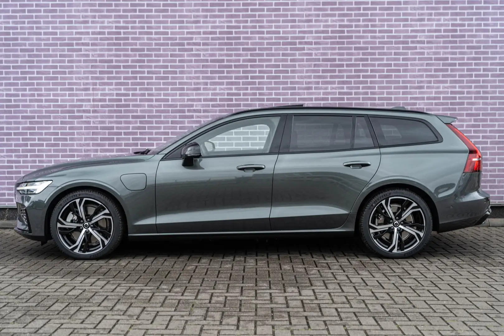 Volvo V60 T6 Plug-in hybrid AWD Ultra Dark | Google | Longe Groen - 2