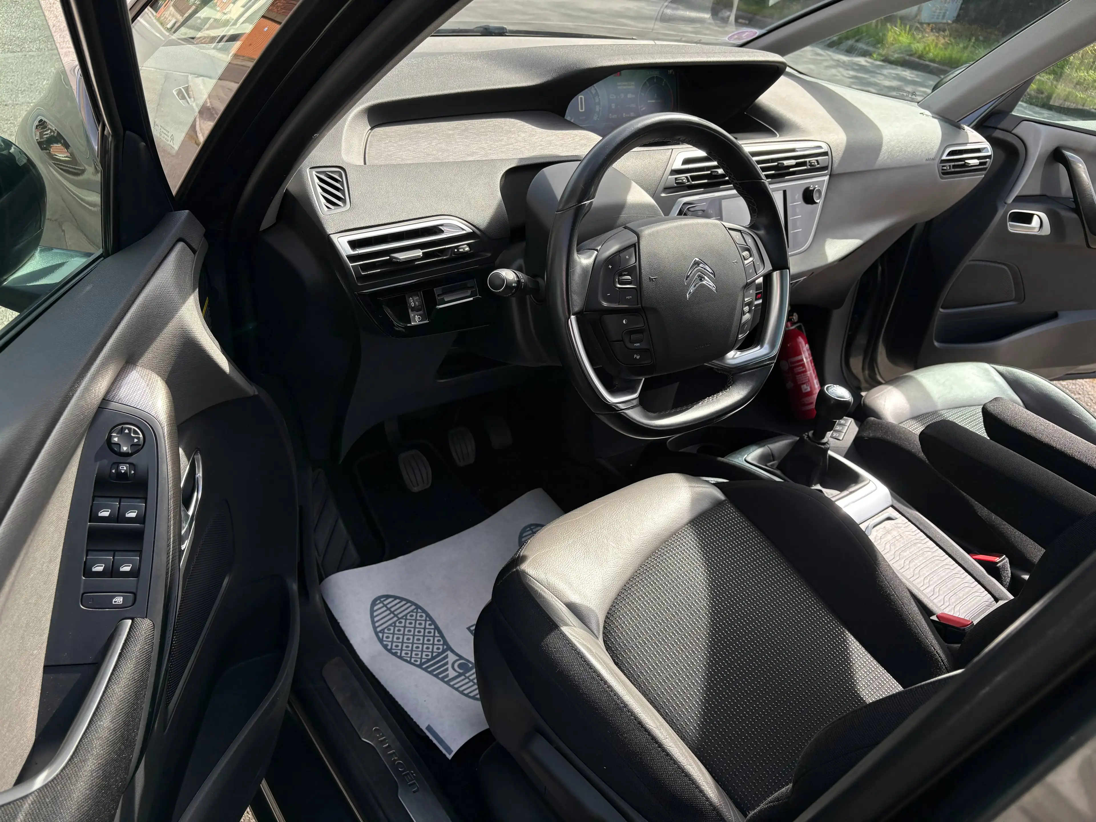 Citroen Grand C4 Picasso 1.2 Essence Exclusive 7 Places -90.016km- CAMERA GPS 131CV — photo 9