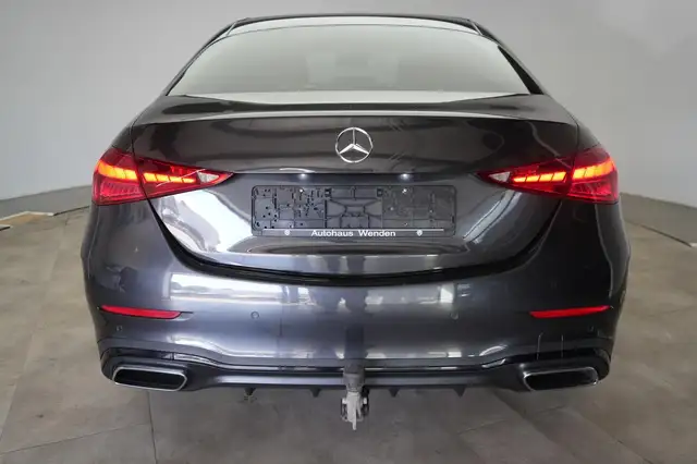 Mercedes-Benz 220 view 5