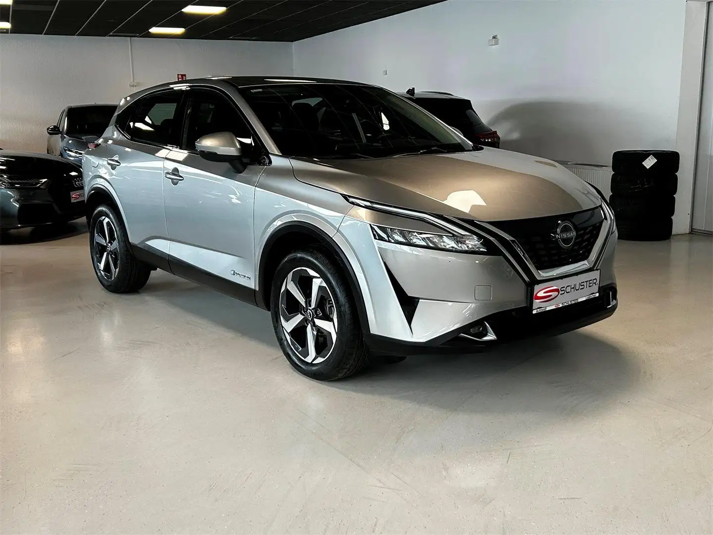 Nissan Qashqai 1,5 VC-T e-Power AT Acenta Silber - 1