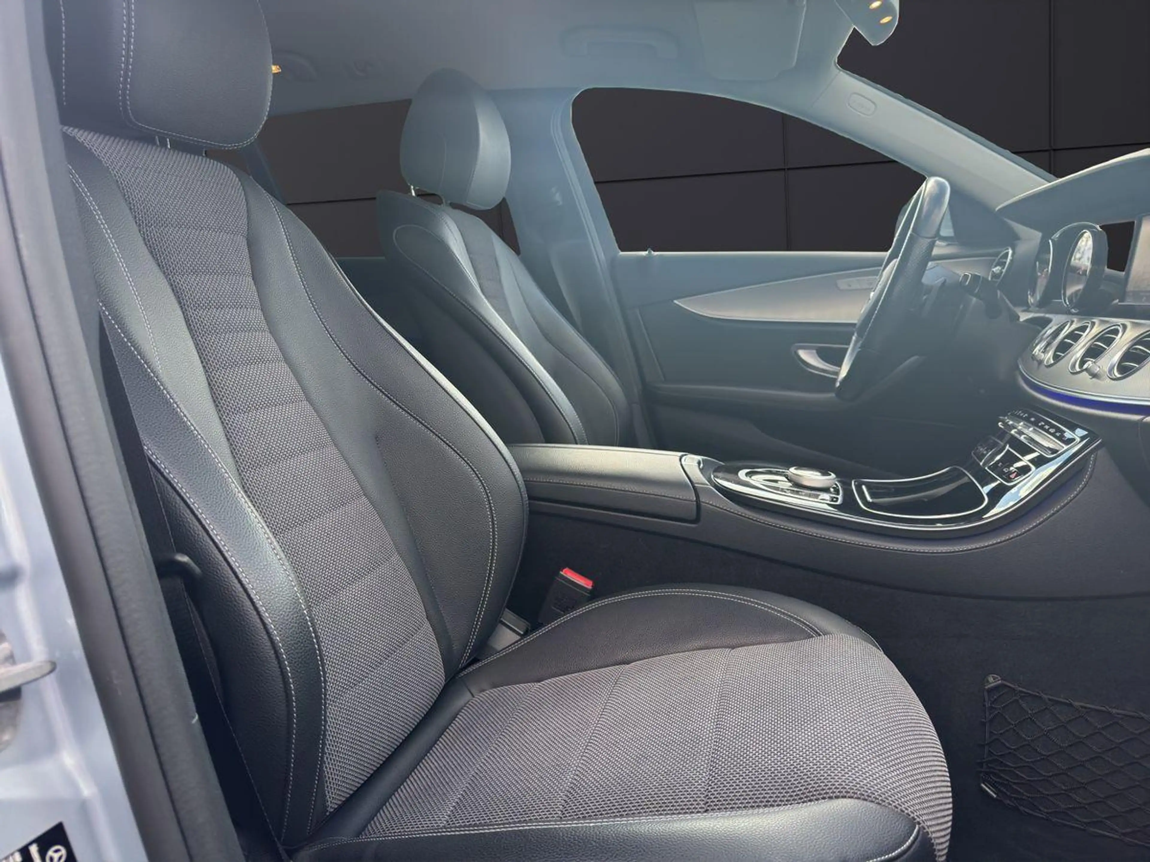 Mercedes-Benz E 220 d T Exclusive AVANTGARDE 9G-TRONIC AHK 360 LED — photo 9