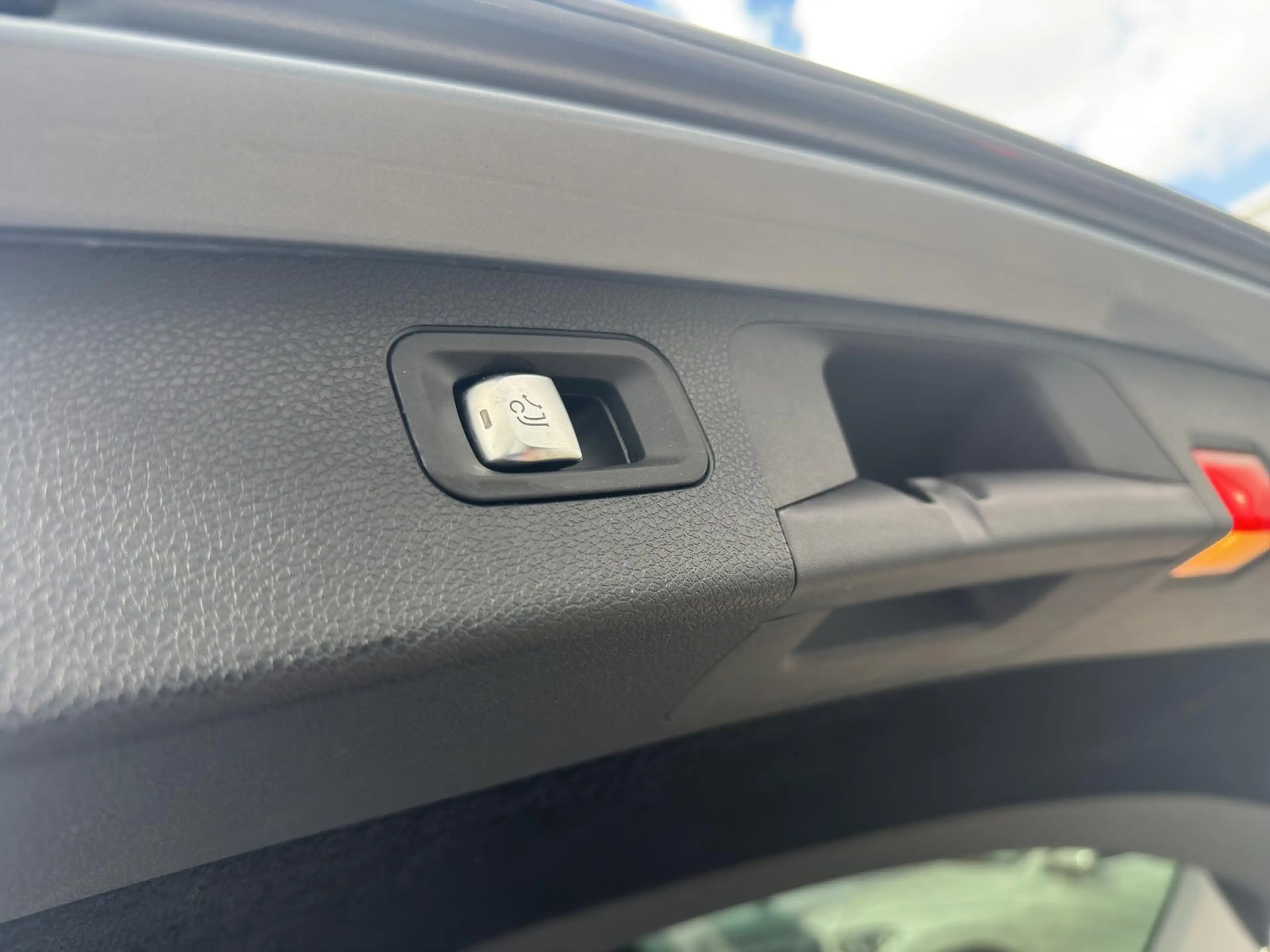 Mercedes-Benz E 220 d T Exclusive AVANTGARDE 9G-TRONIC AHK 360 LED — photo 13