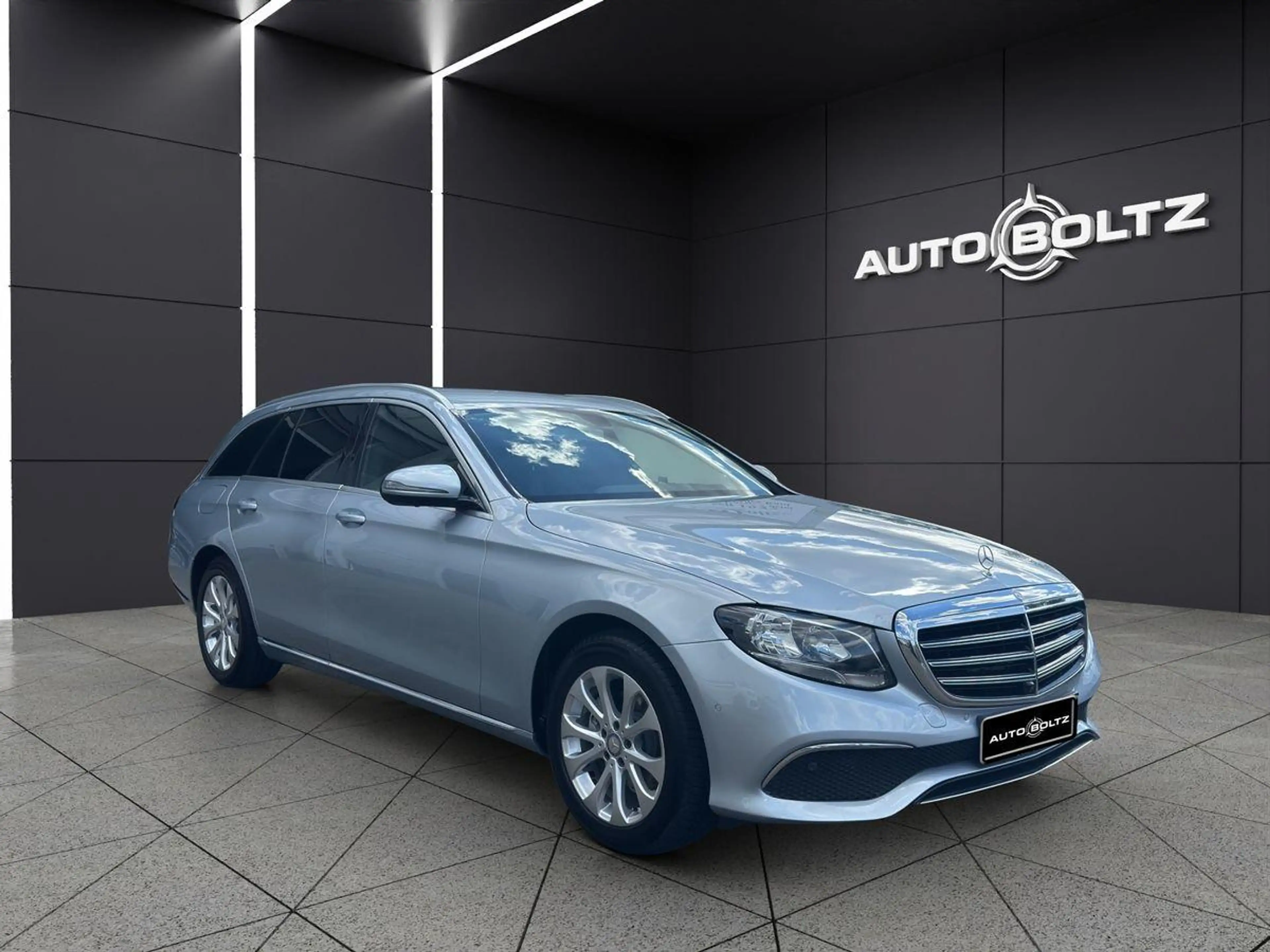 Mercedes-Benz E 220 d T Exclusive AVANTGARDE 9G-TRONIC AHK 360 LED — photo 3