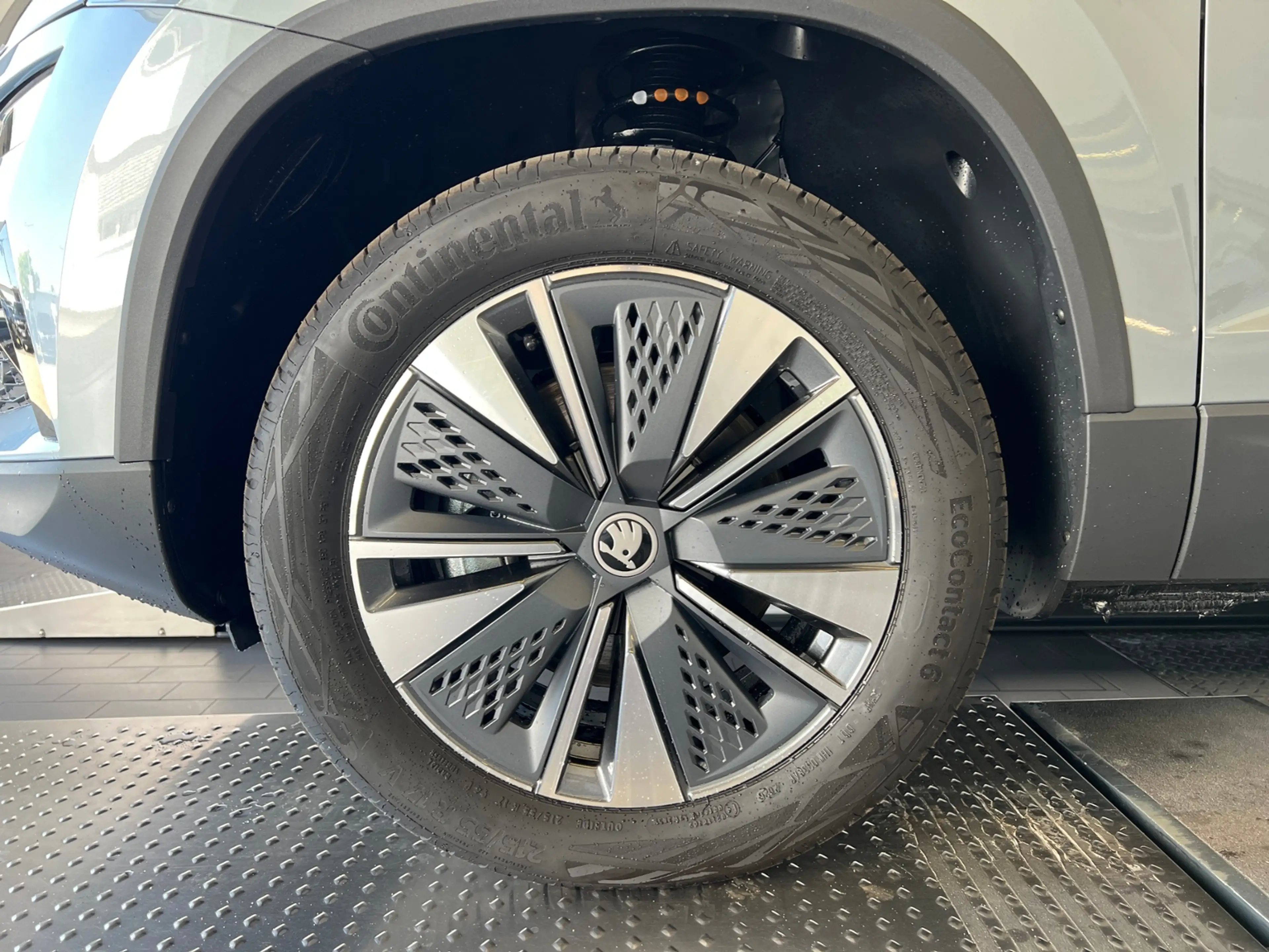 Skoda Karoq Balance 1.5 TSI DSG *AHK, Matrix LED, ACC, Smart — photo 5
