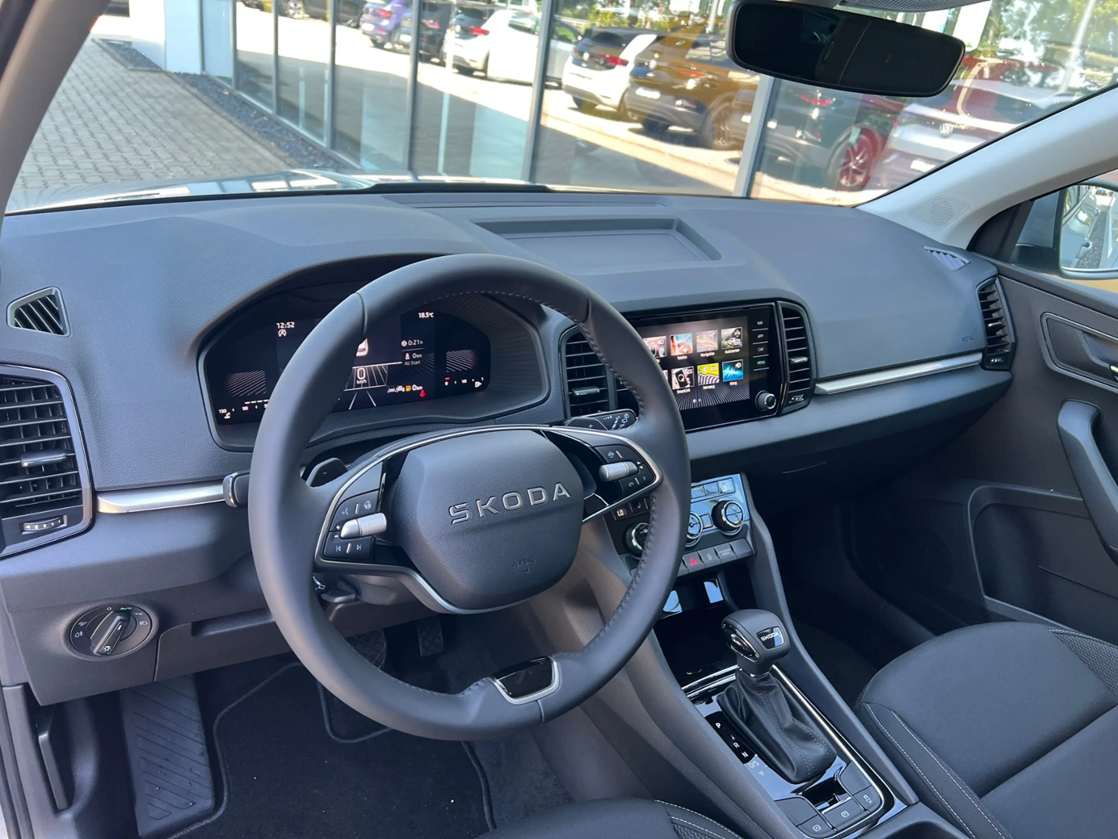 Skoda Karoq Balance 1.5 TSI DSG *AHK, Matrix LED, ACC, Smart — photo 7