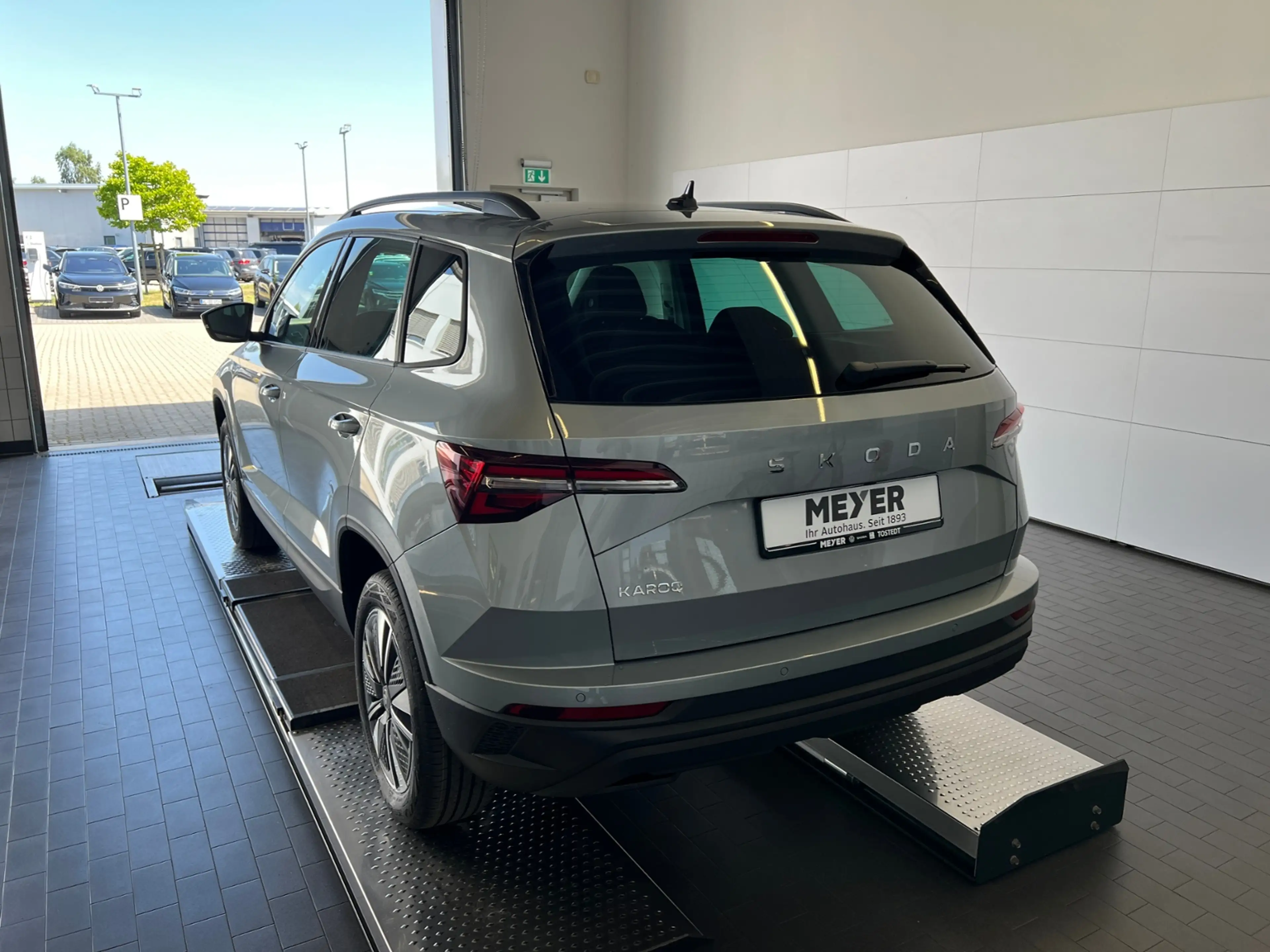 Skoda Karoq Balance 1.5 TSI DSG *AHK, Matrix LED, ACC, Smart — photo 4