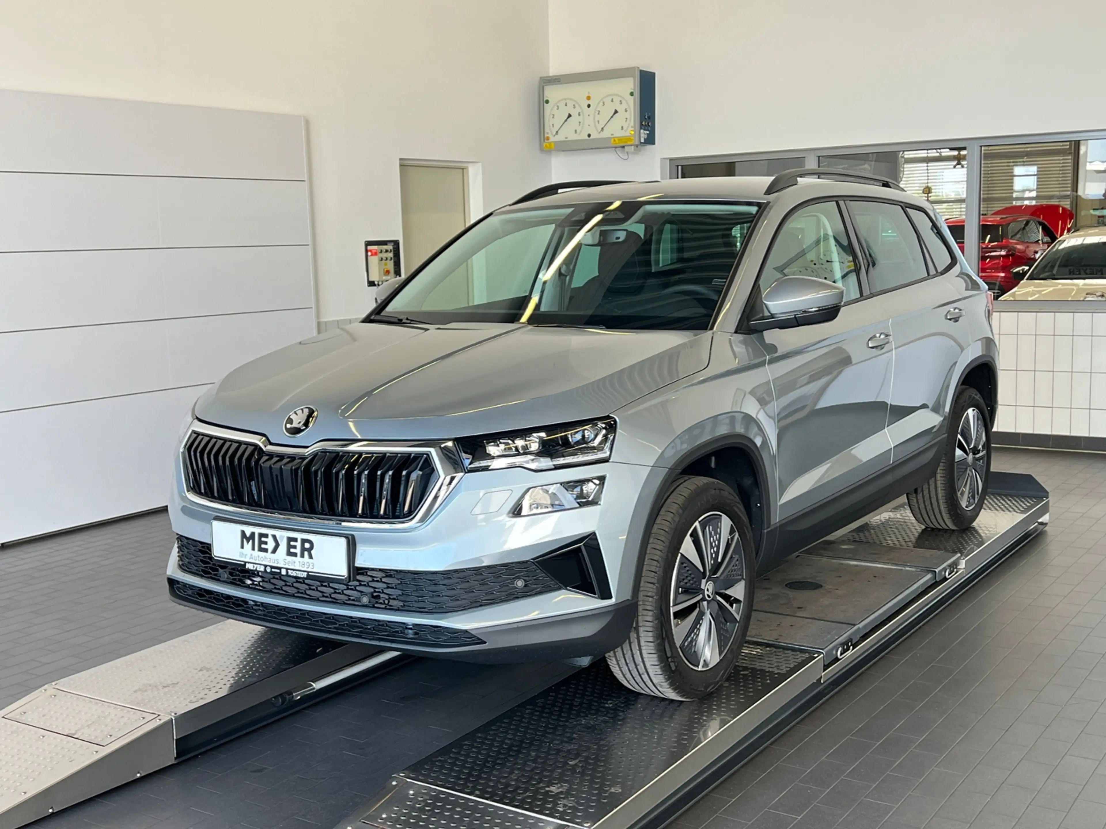 Skoda Karoq Balance 1.5 TSI DSG *AHK, Matrix LED, ACC, Smart — photo 2