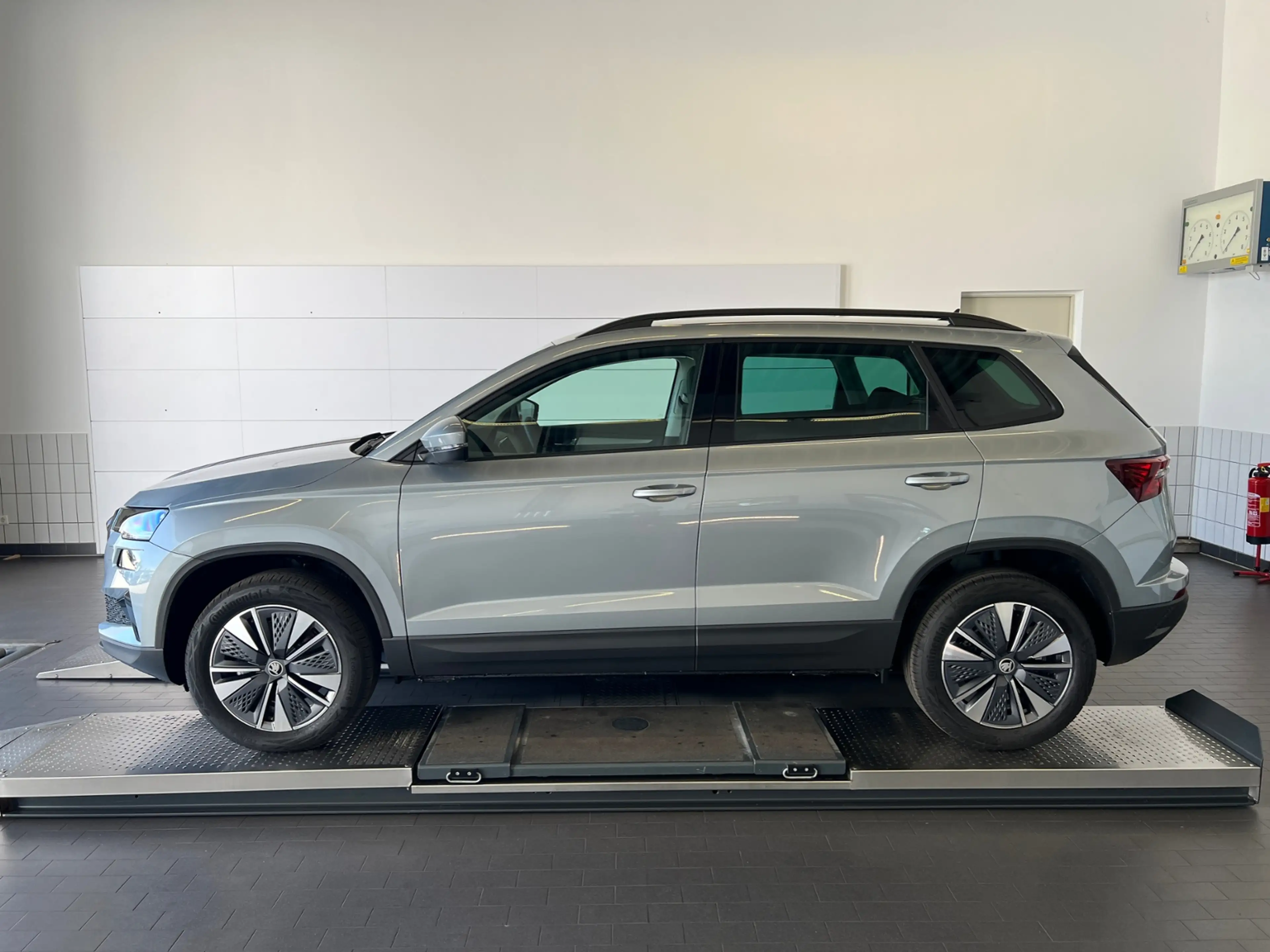 Skoda Karoq Balance 1.5 TSI DSG *AHK, Matrix LED, ACC, Smart — photo 3