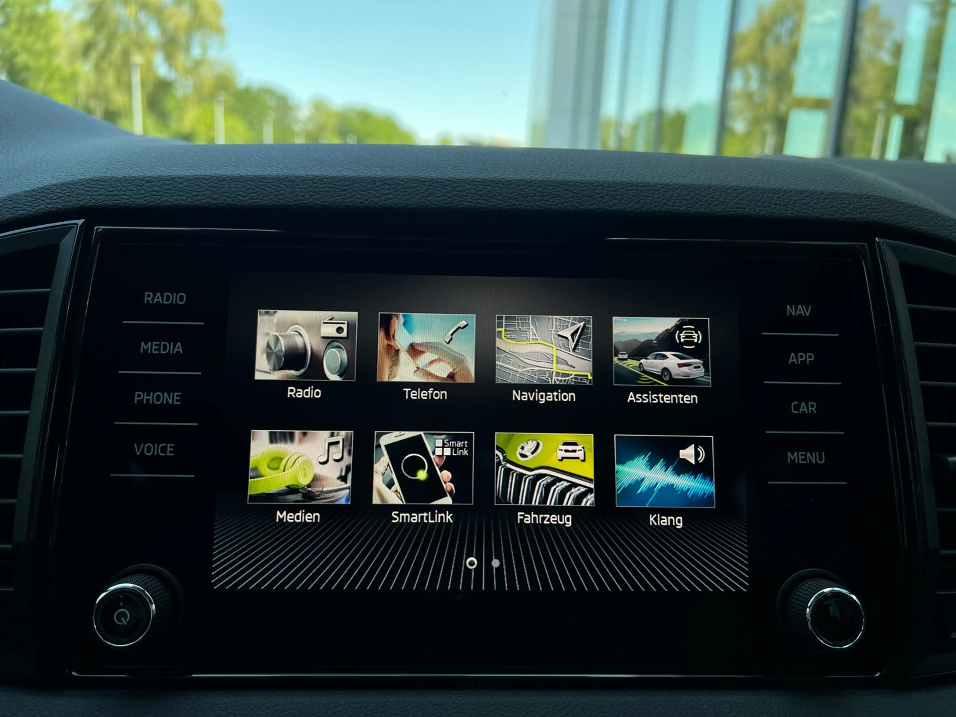 Skoda Karoq Balance 1.5 TSI DSG *AHK, Matrix LED, ACC, Smart — photo 14