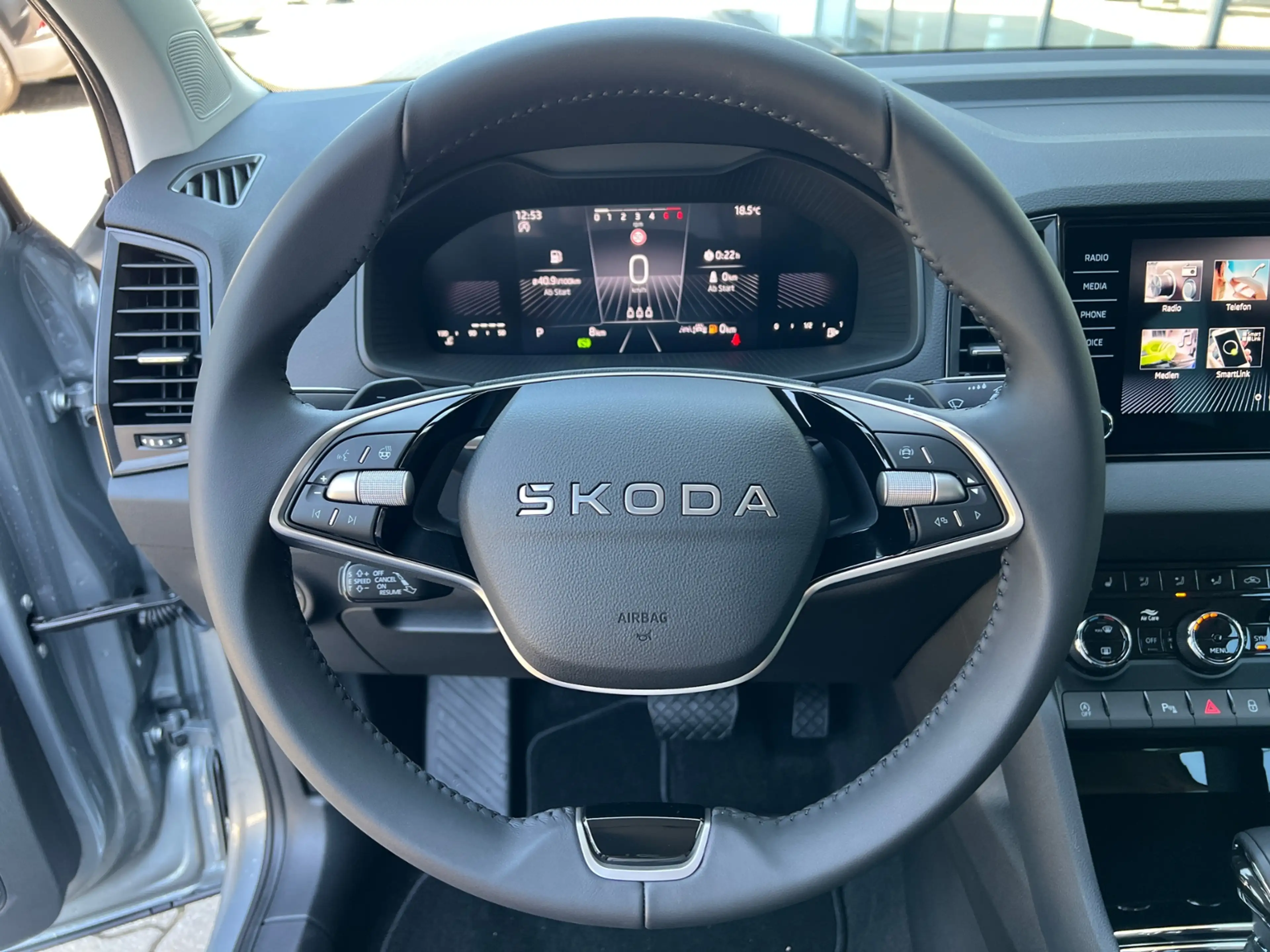 Skoda Karoq Balance 1.5 TSI DSG *AHK, Matrix LED, ACC, Smart — photo 11