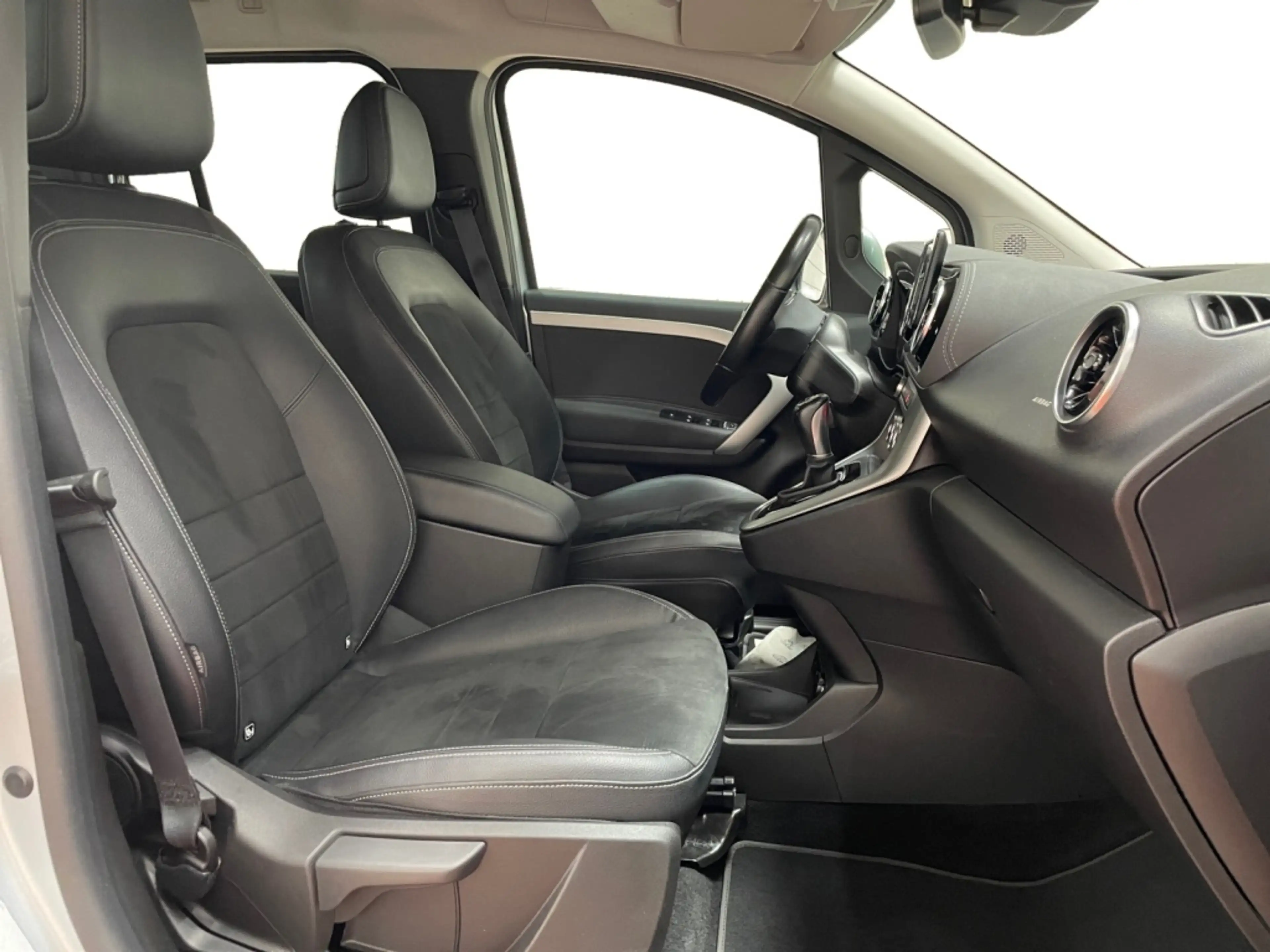 Mercedes-Benz T-Class T 180 d Progressive EDITION,Cam,LED,Navi,Totwink — photo 11