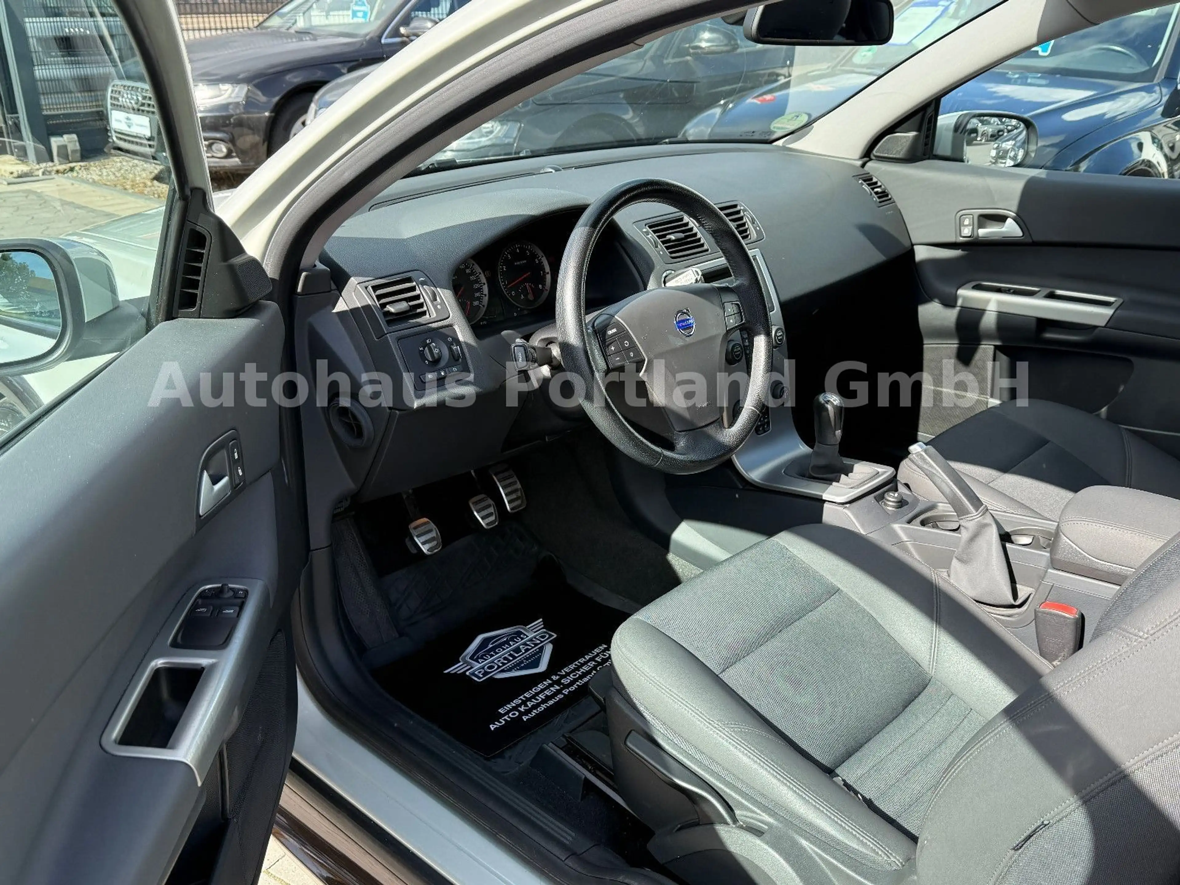 Volvo C30 2.0 Momentum/Bi-Xenon/Tempomat/HU Neu/SHZ — photo 15