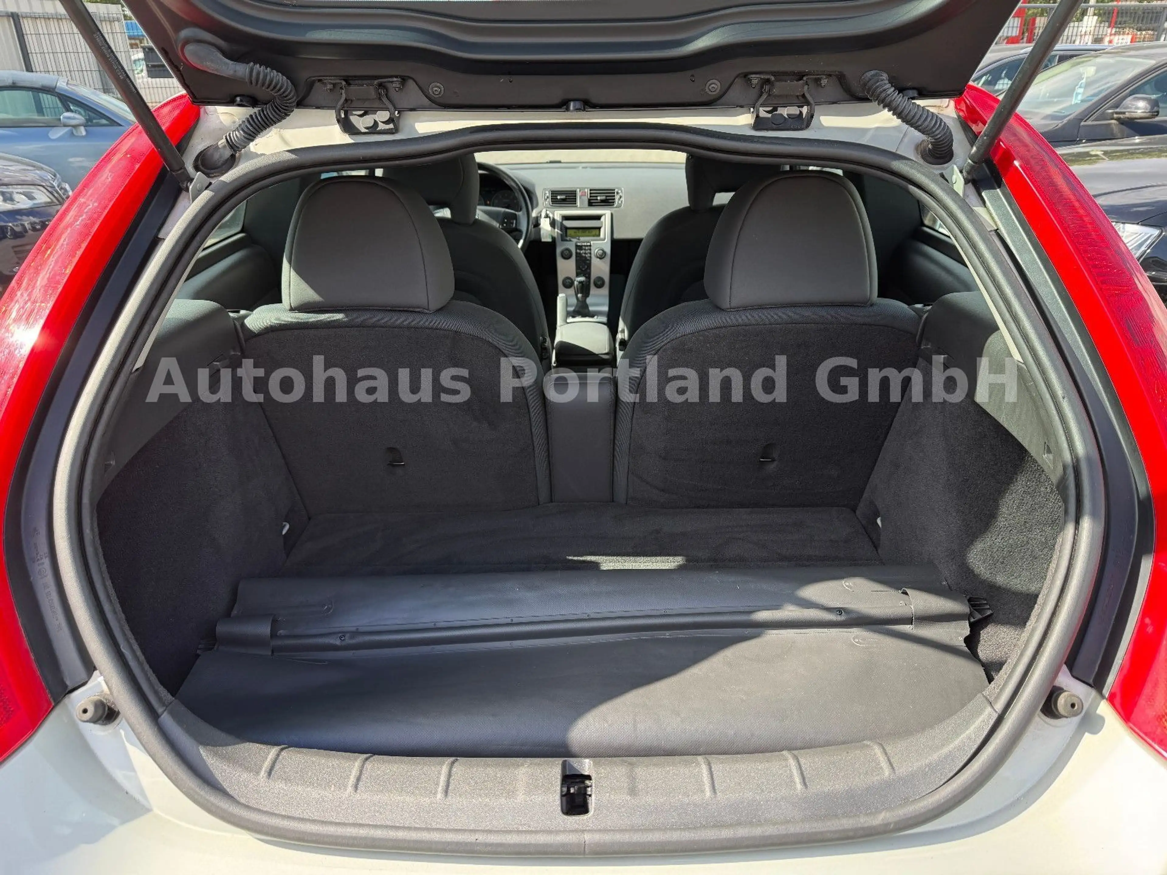 Volvo C30 2.0 Momentum/Bi-Xenon/Tempomat/HU Neu/SHZ — photo 13