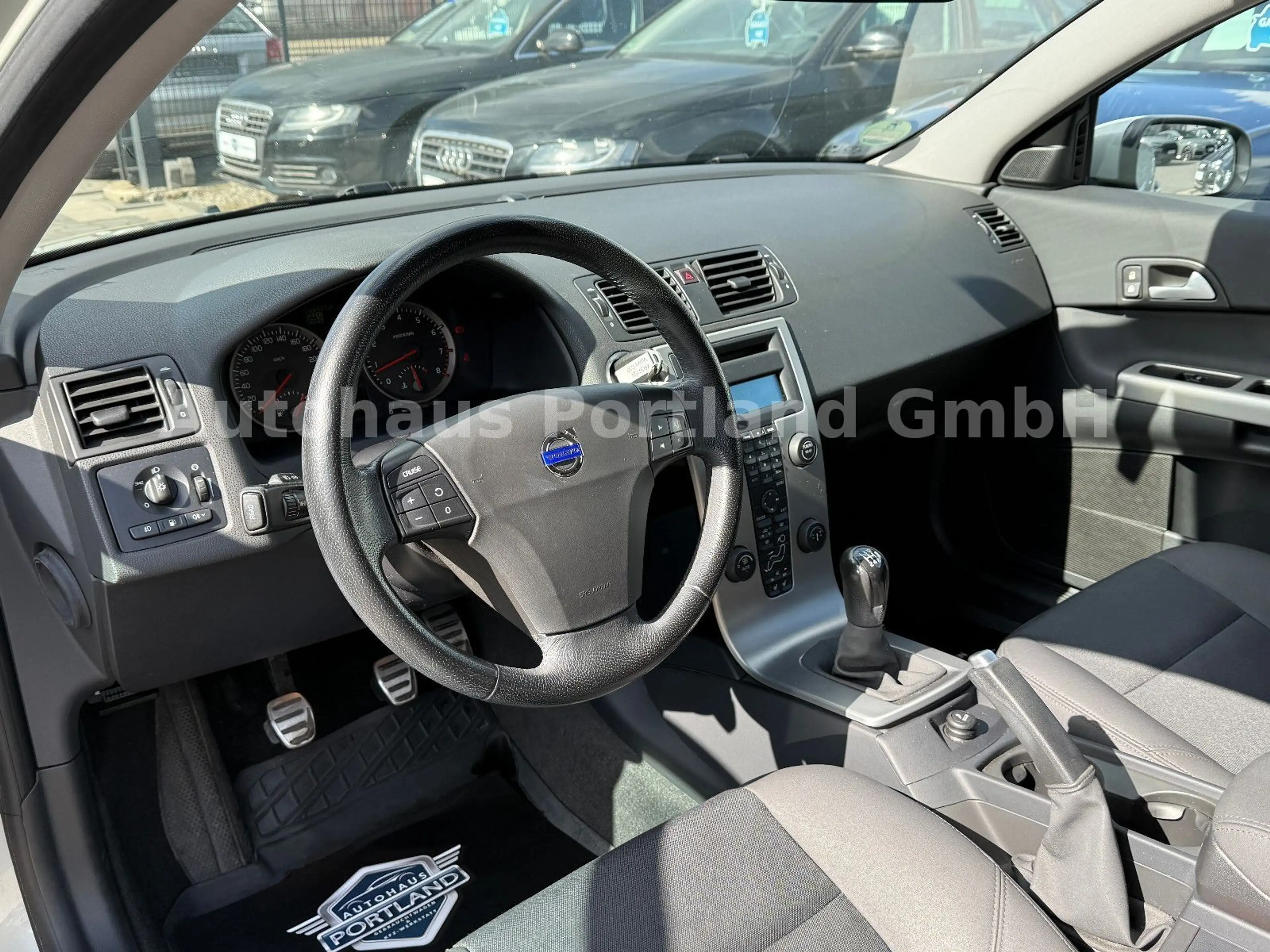 Volvo C30 2.0 Momentum/Bi-Xenon/Tempomat/HU Neu/SHZ — photo 14
