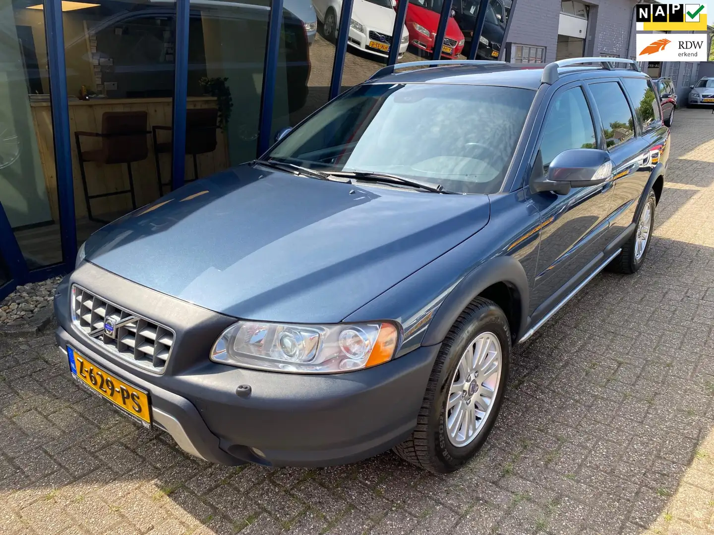 Volvo XC70 2.5 T Summum Automaat AWD 210PK LEER / XENON / PDC Bleu - 1
