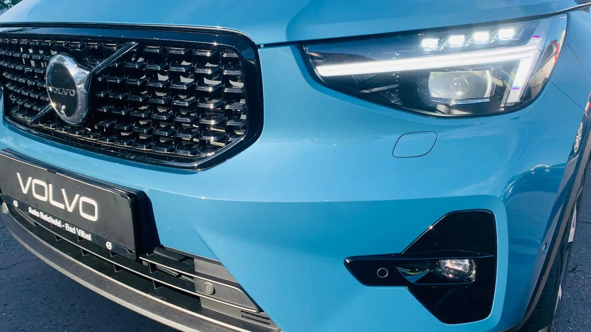 Volvo XC40 B3 Plus Dark AHK Pano ACC Pilot Navi 360° Blau - 2