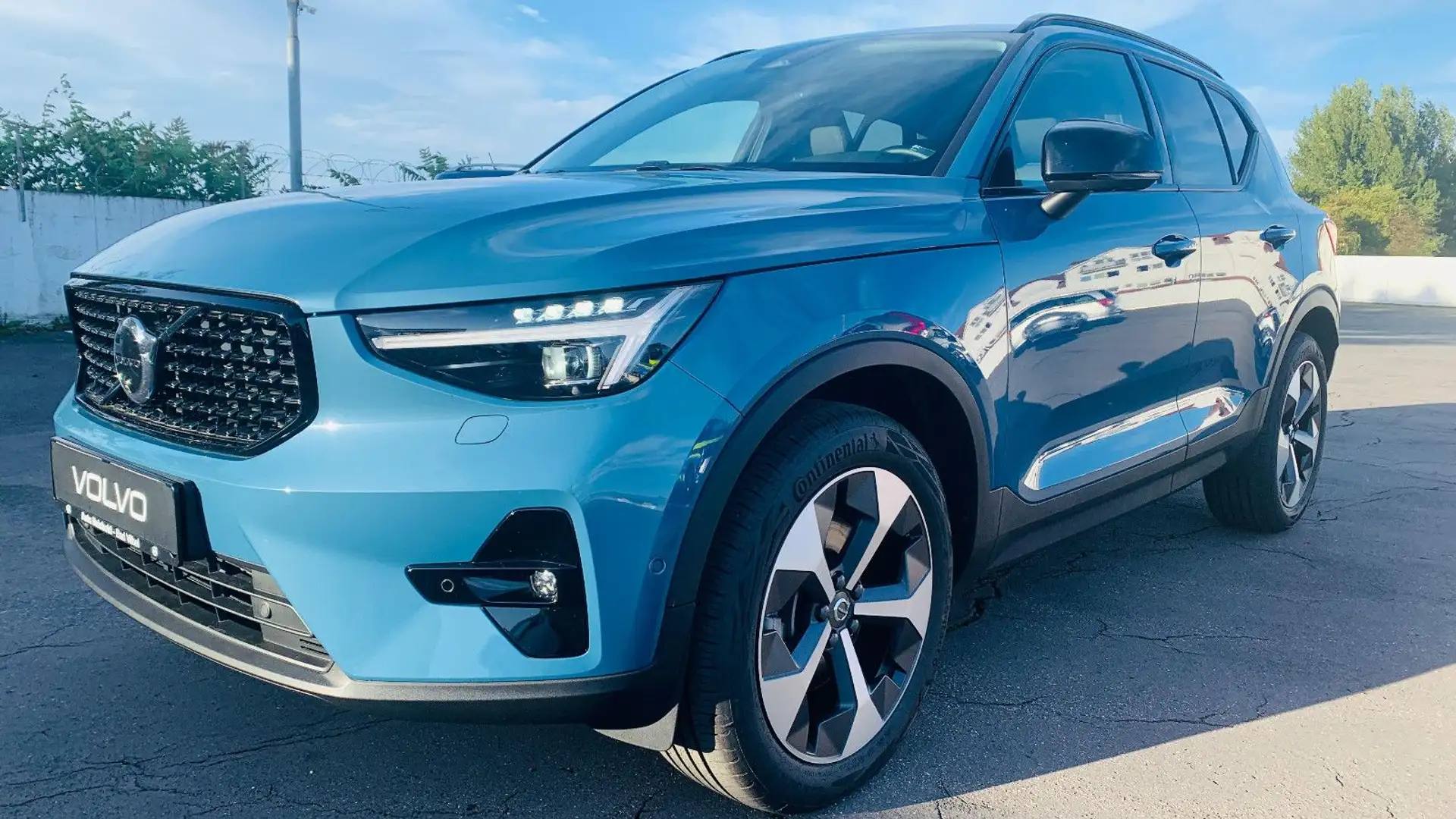 Volvo XC40 B3 Plus Dark AHK Pano ACC Pilot Navi 360° Blau - 1