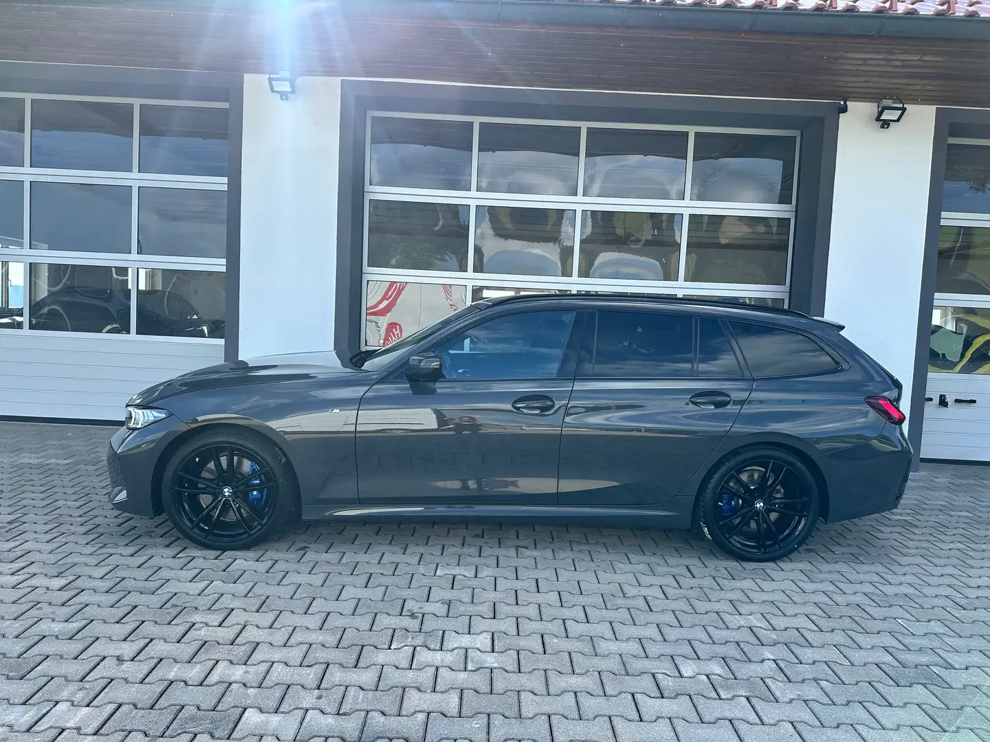 BMW 320 d xDrive M Sport *STANDHZ*AHV*LED*RFK*DIGITAL* Grau - 2