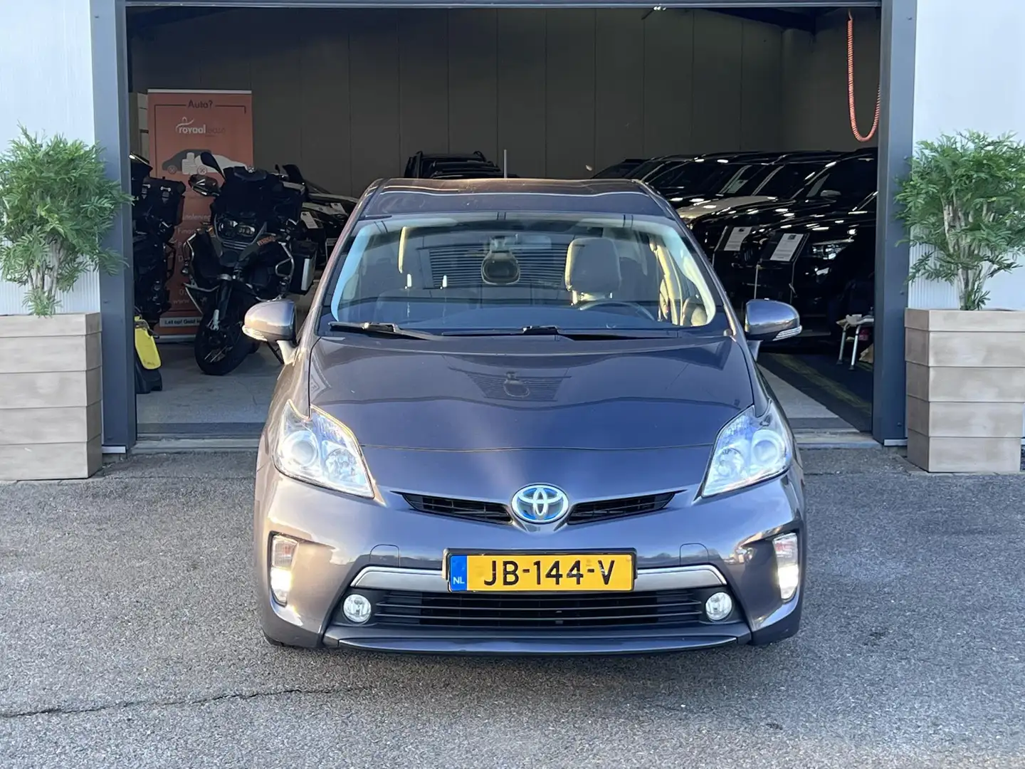 Toyota Prius 1.8 Plug-in Aspiration / LEER / HYBRIDE / CAMERA / Šedá - 2