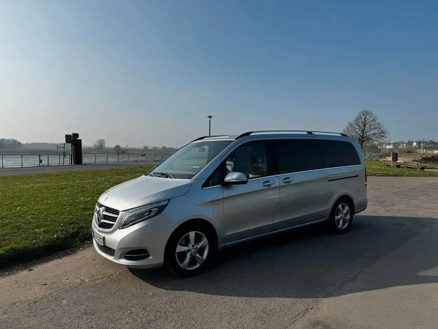 Mercedes-Benz V 250 V-Klasse Diesel BlueTEC lang 7G-TRONIC Edition 1 Silber - 1
