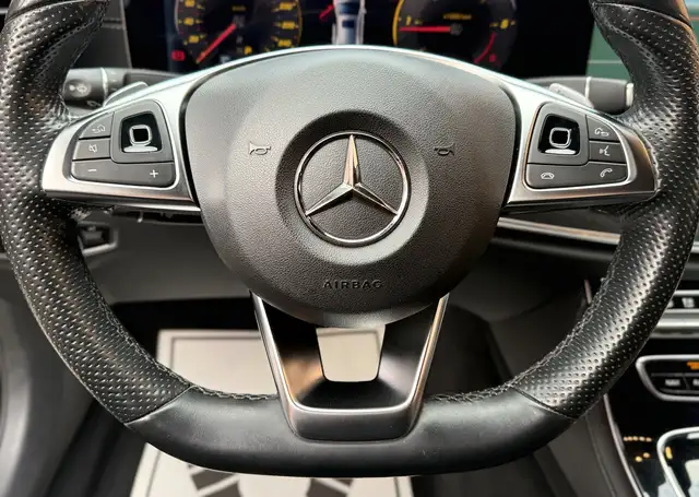 Mercedes-Benz E-Class view 30