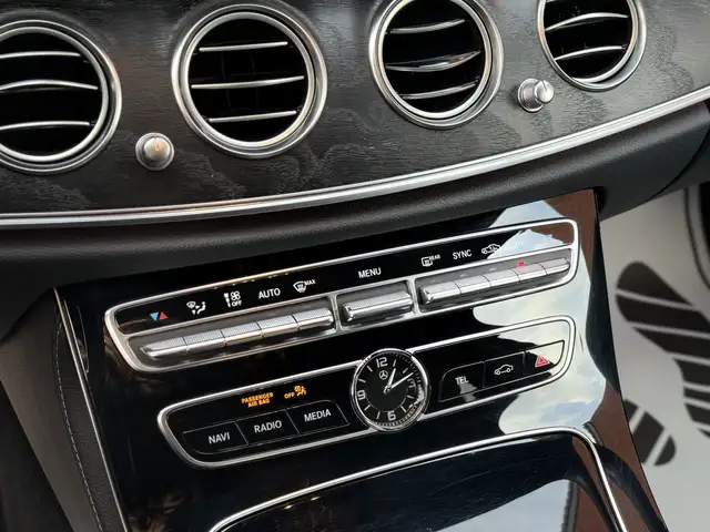Mercedes-Benz E-Class view 27