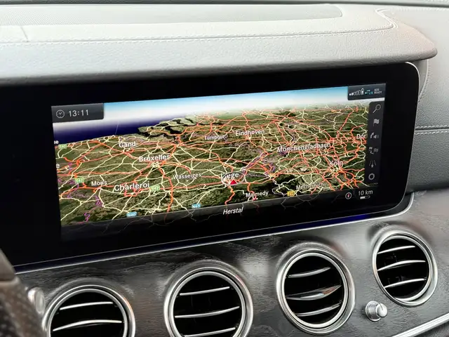 Mercedes-Benz E-Class view 19