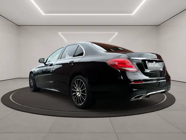 Mercedes-Benz E Class view 11