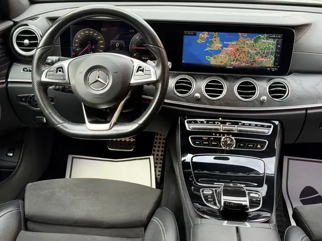 Mercedes-Benz E-Class view 29