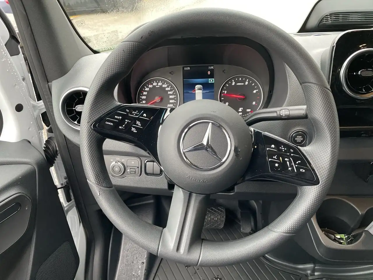 Mercedes-Benz Sprinter снимка Mercedes-Benz Sprinter