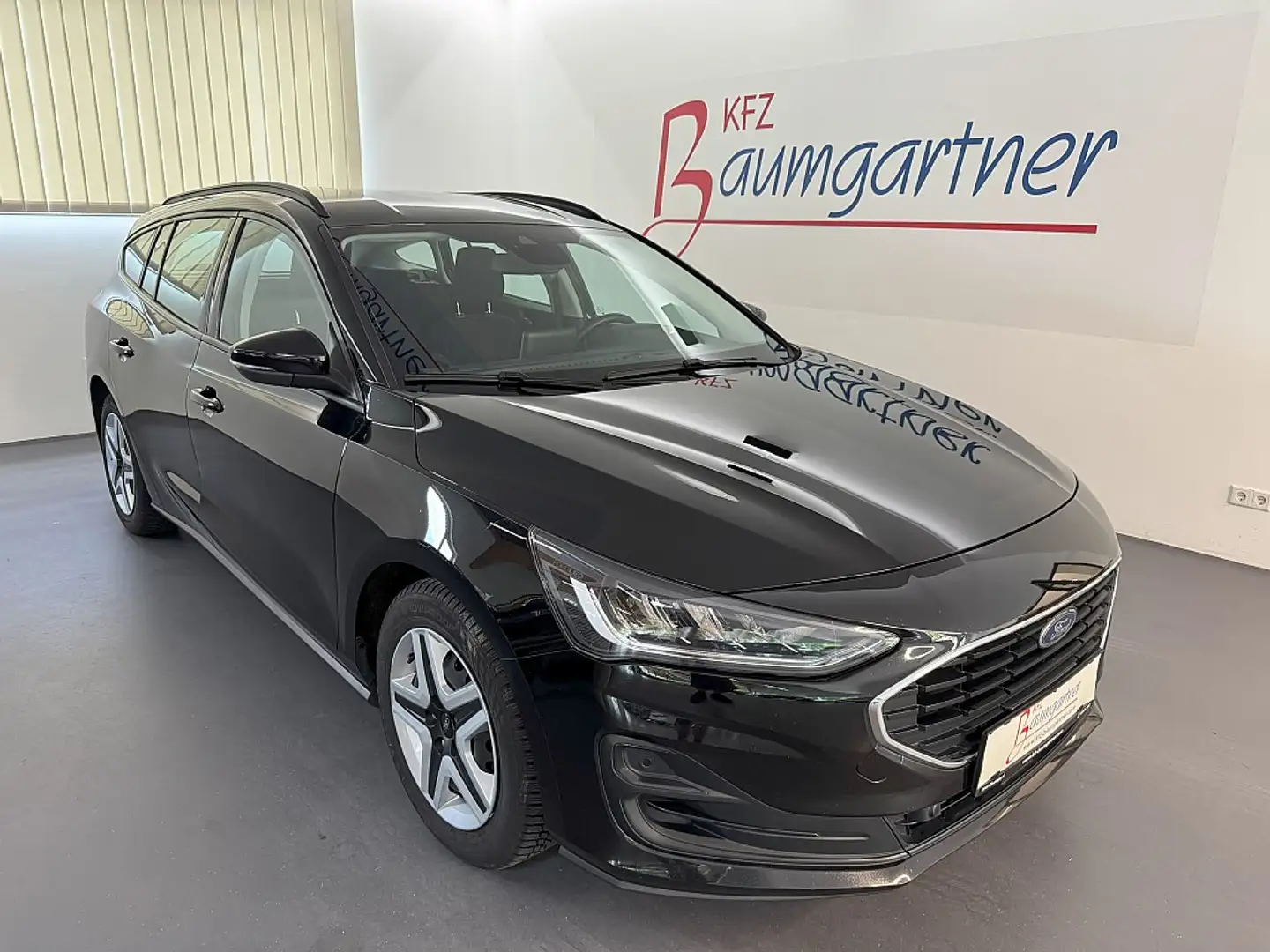 Ford Focus Turnier 1,5TDCi *LED*NAVI*Tempomat*PDC vo/hi* Noir - 1